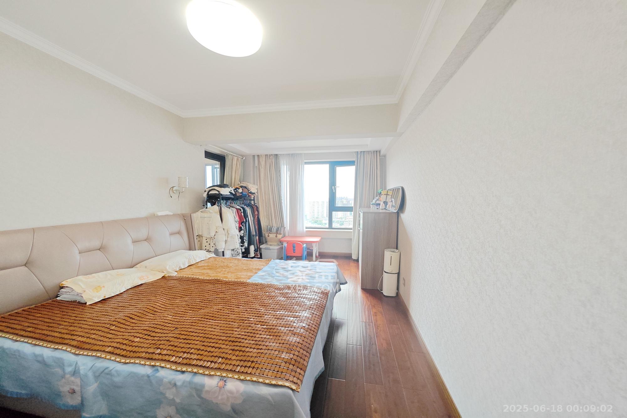 建发中央悦府 4室2厅2卫 208.0万 建发中央悦府 4室2厅2卫 208.0万卧室