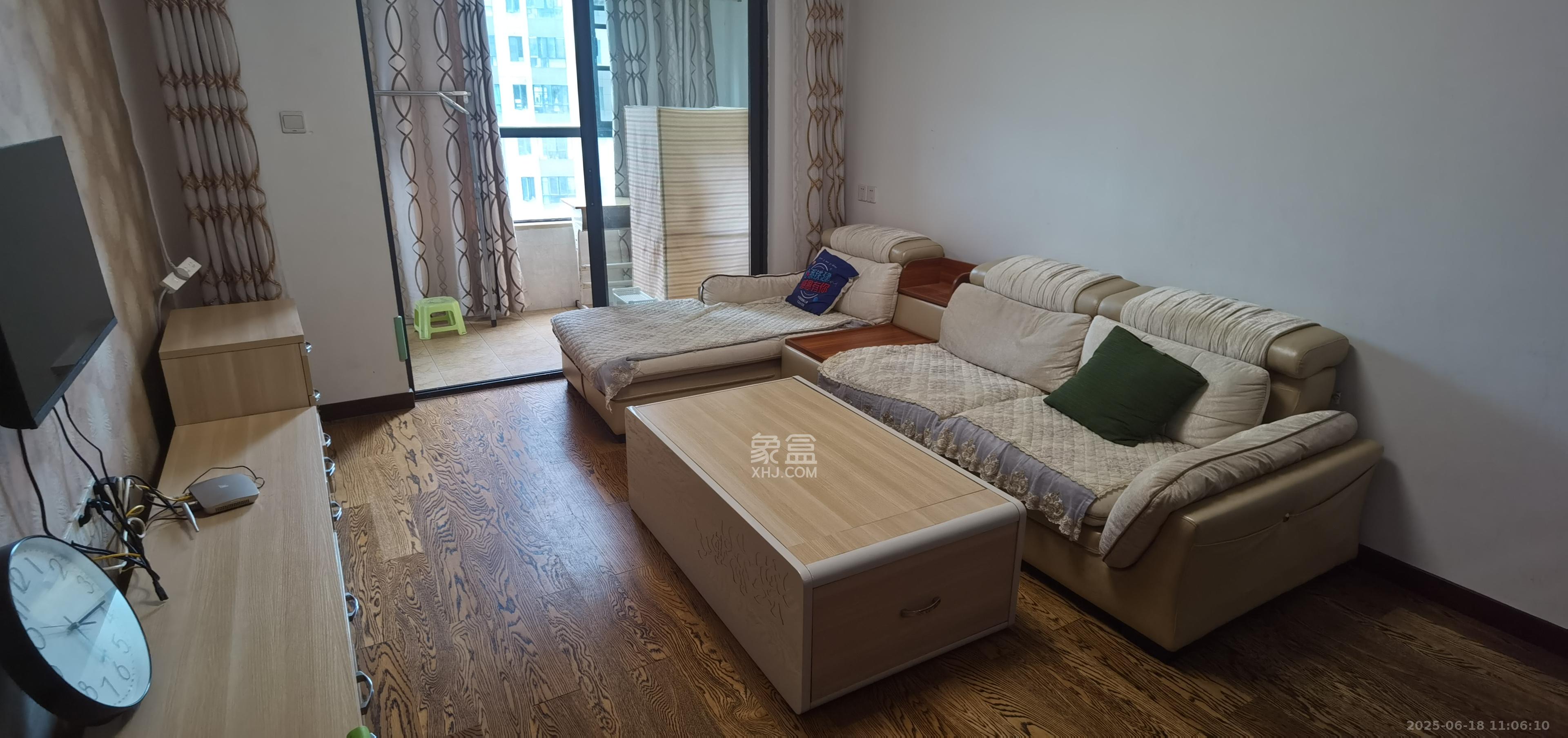 中国铁建梅溪青秀一期  3室2厅1卫    2300.0元/月