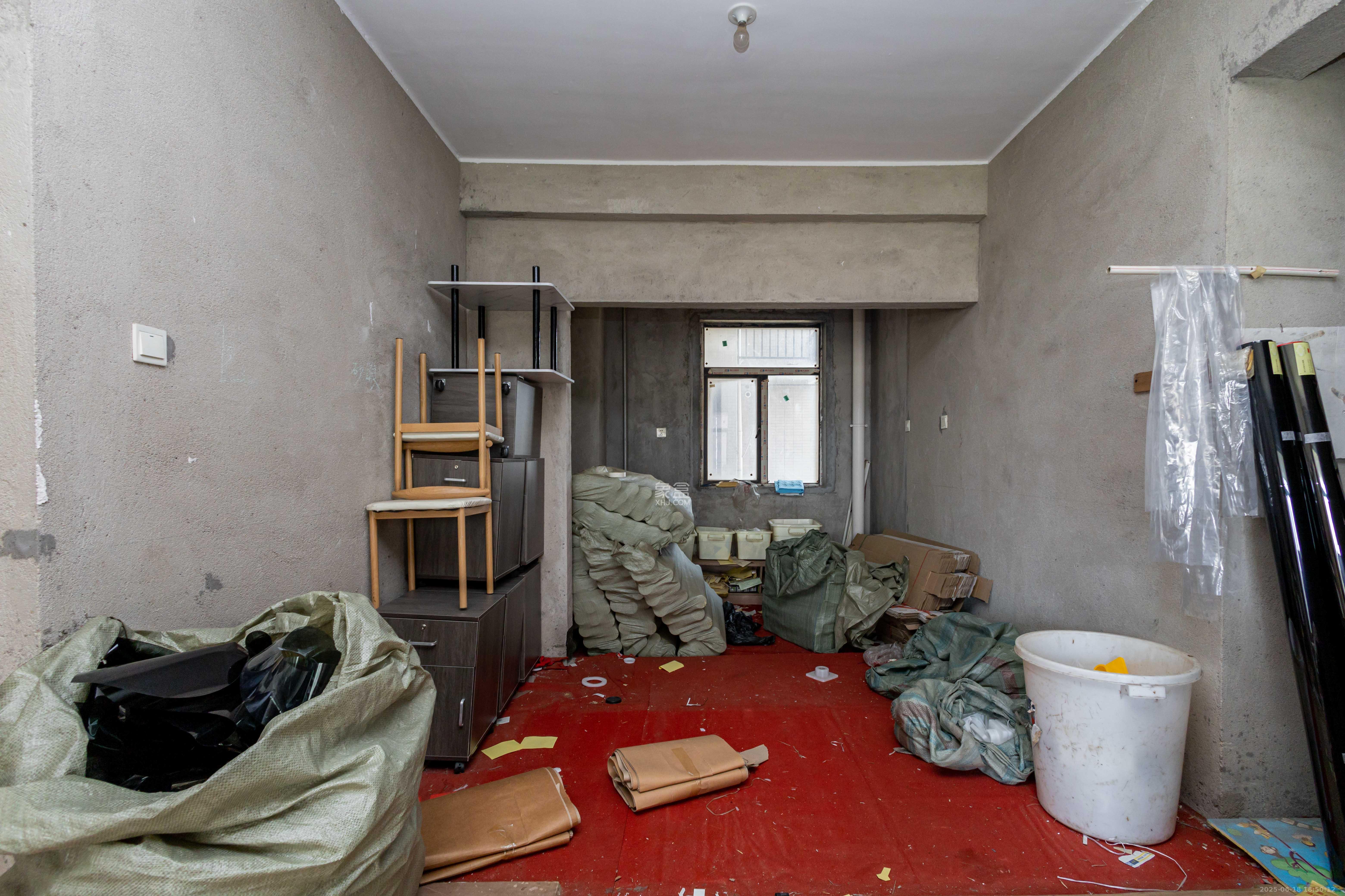 辉煌国际城二期  4室2厅2卫    105.0万客厅