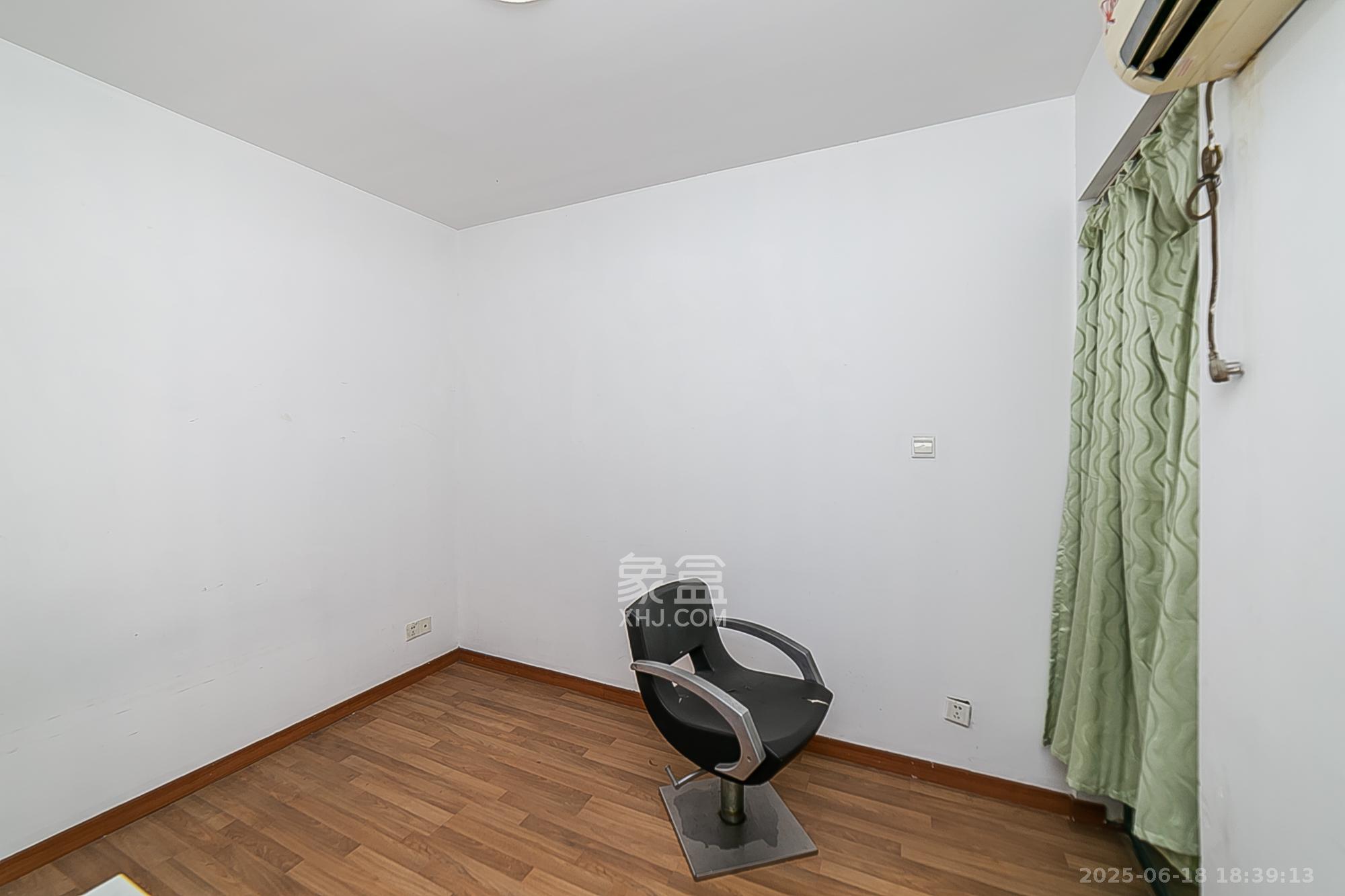 中江国际花城  3室2厅1卫    118.0万 中江国际花城  3室2厅1卫    118.0万卧室