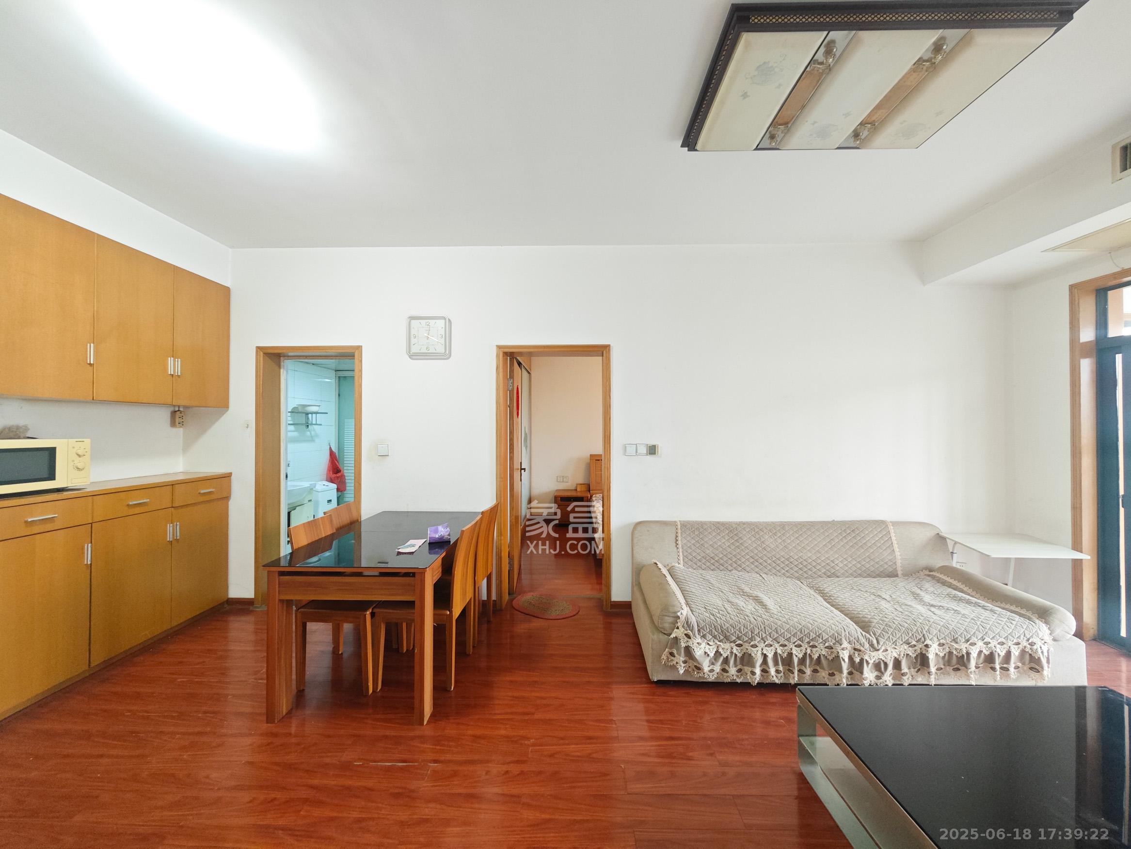 世纪桃花苑 1室1厅1卫 47.0万 世纪桃花苑 1室1厅1卫 47.0万客厅