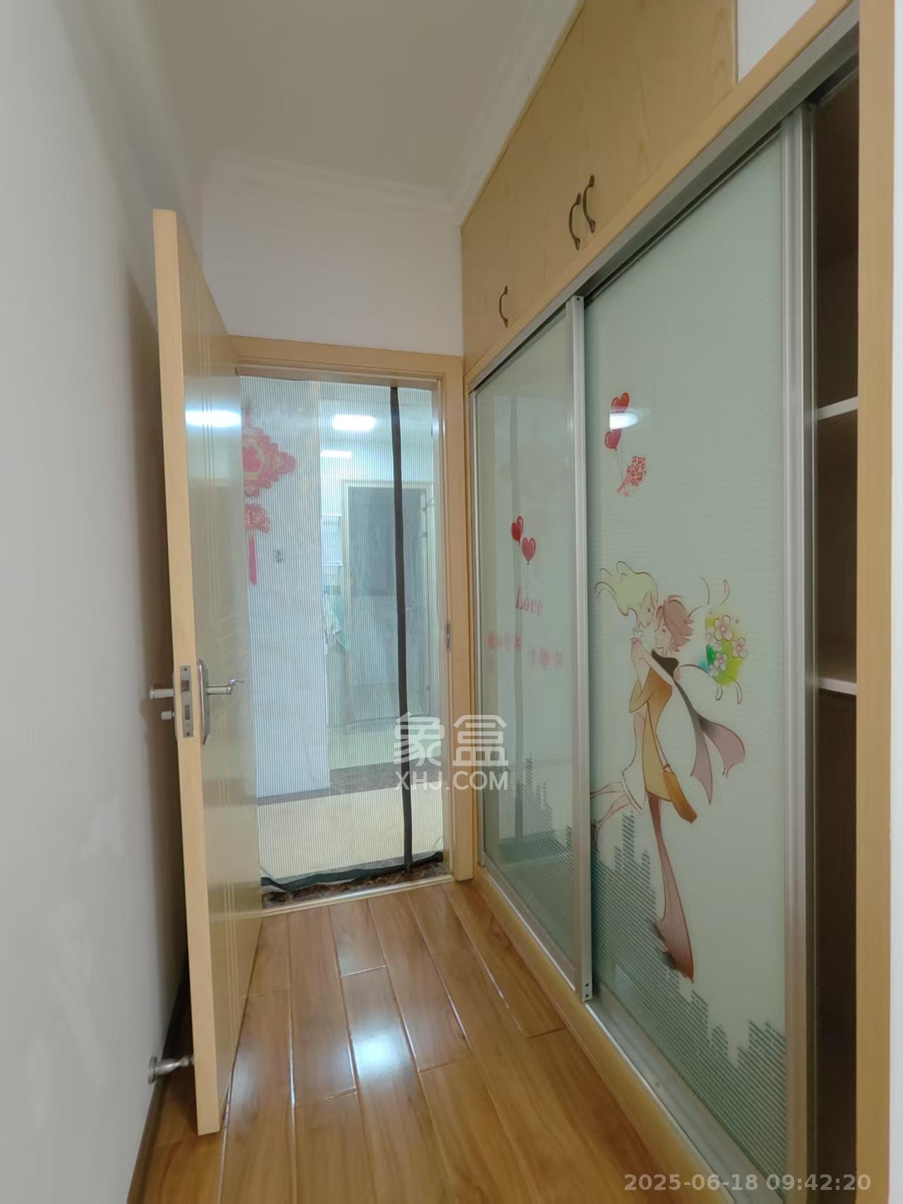勤诚达新界  3室2厅1卫   1800.00元/月室内图