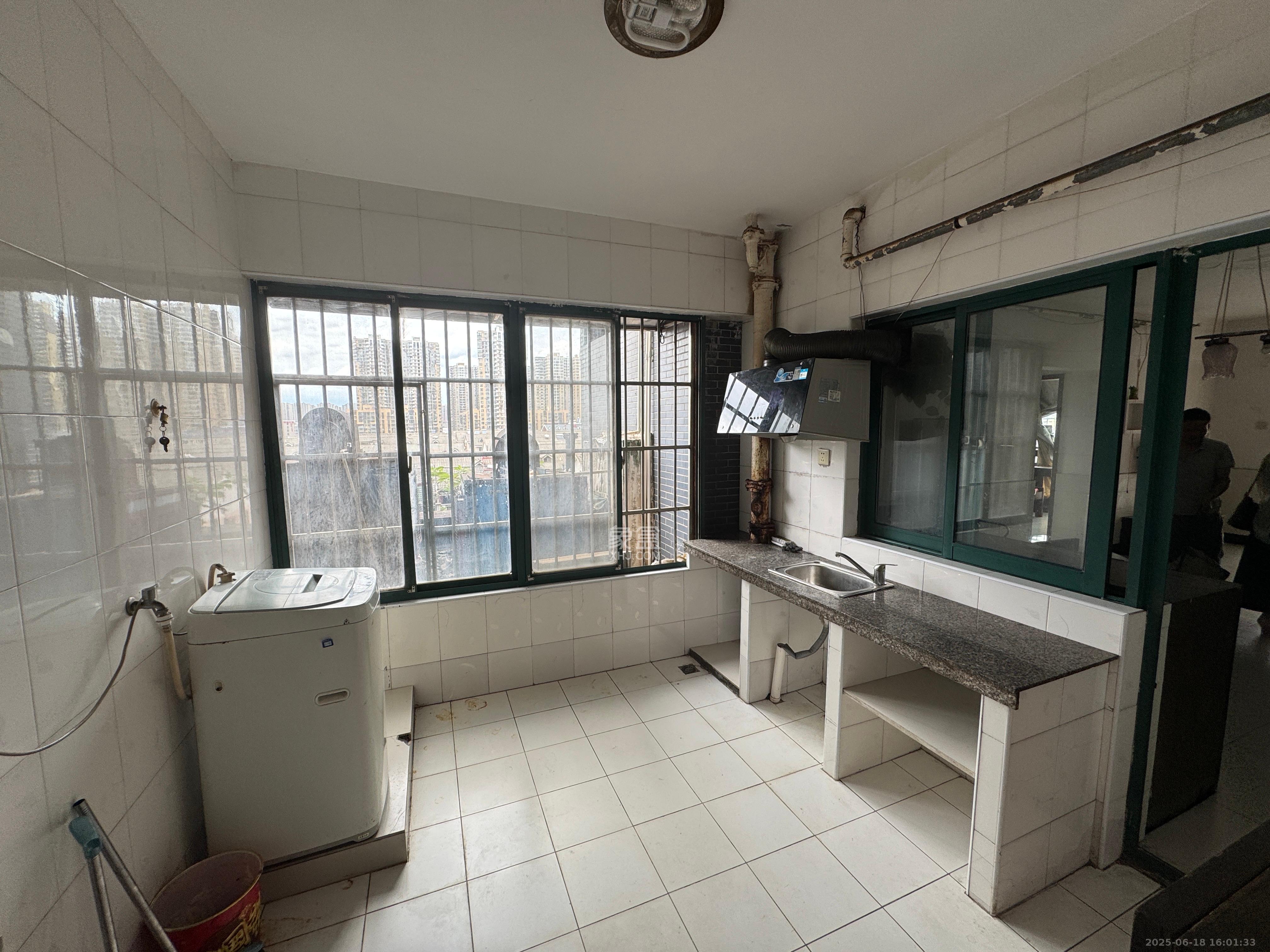 华天LOHO小镇  1室2厅1卫    1000.0元/月室内图