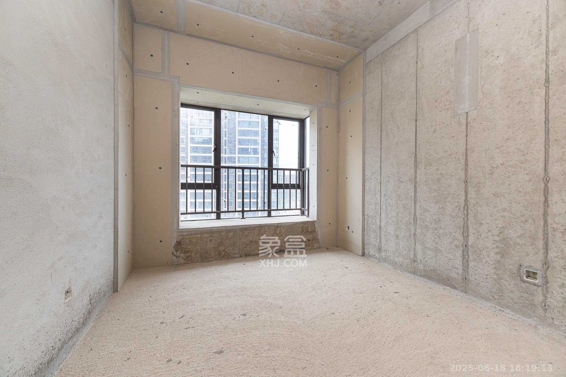 润和湘江天地E区  4室2厅3卫    254.8万 润和湘江天地E区  4室2厅3卫    254.8万卧室