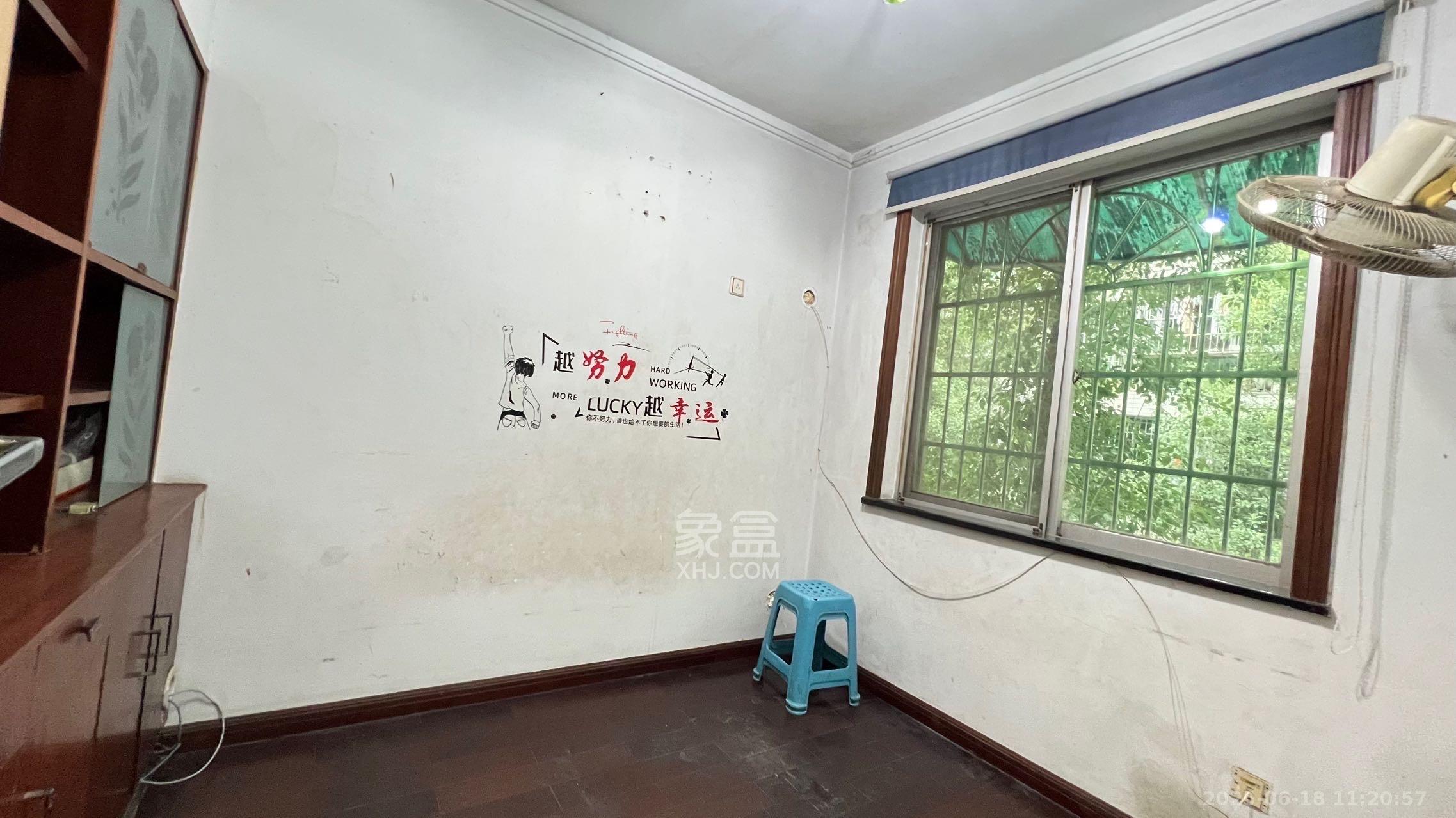 中南汽车世界 3室2厅1卫 1300.0元/月 中南汽车世界 3室2厅1卫 1300.0元/月室内图