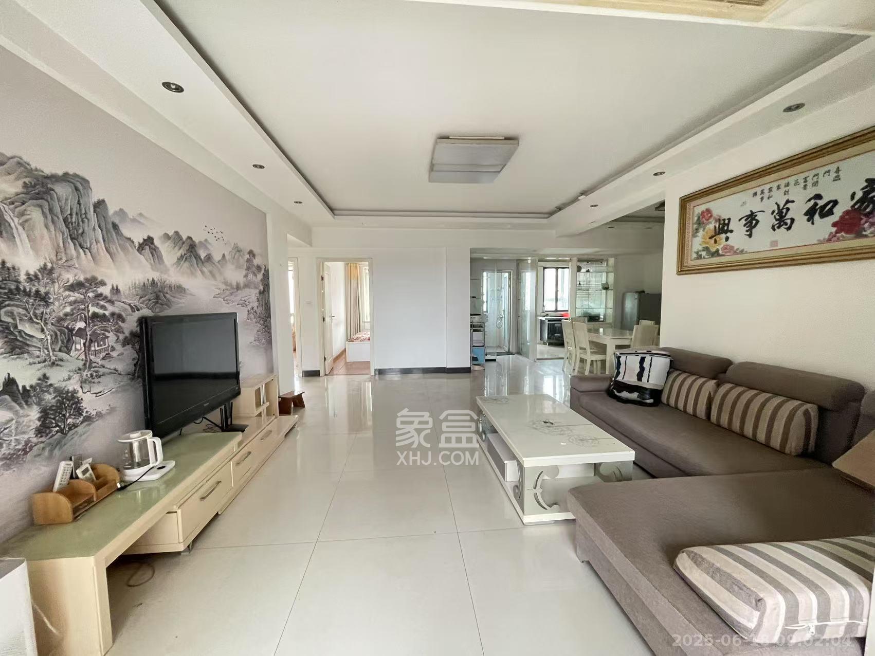 莲湖汽配城  1室2厅1卫    2600.0元/月 莲湖汽配城  1室2厅1卫    2600.0元/月室内图