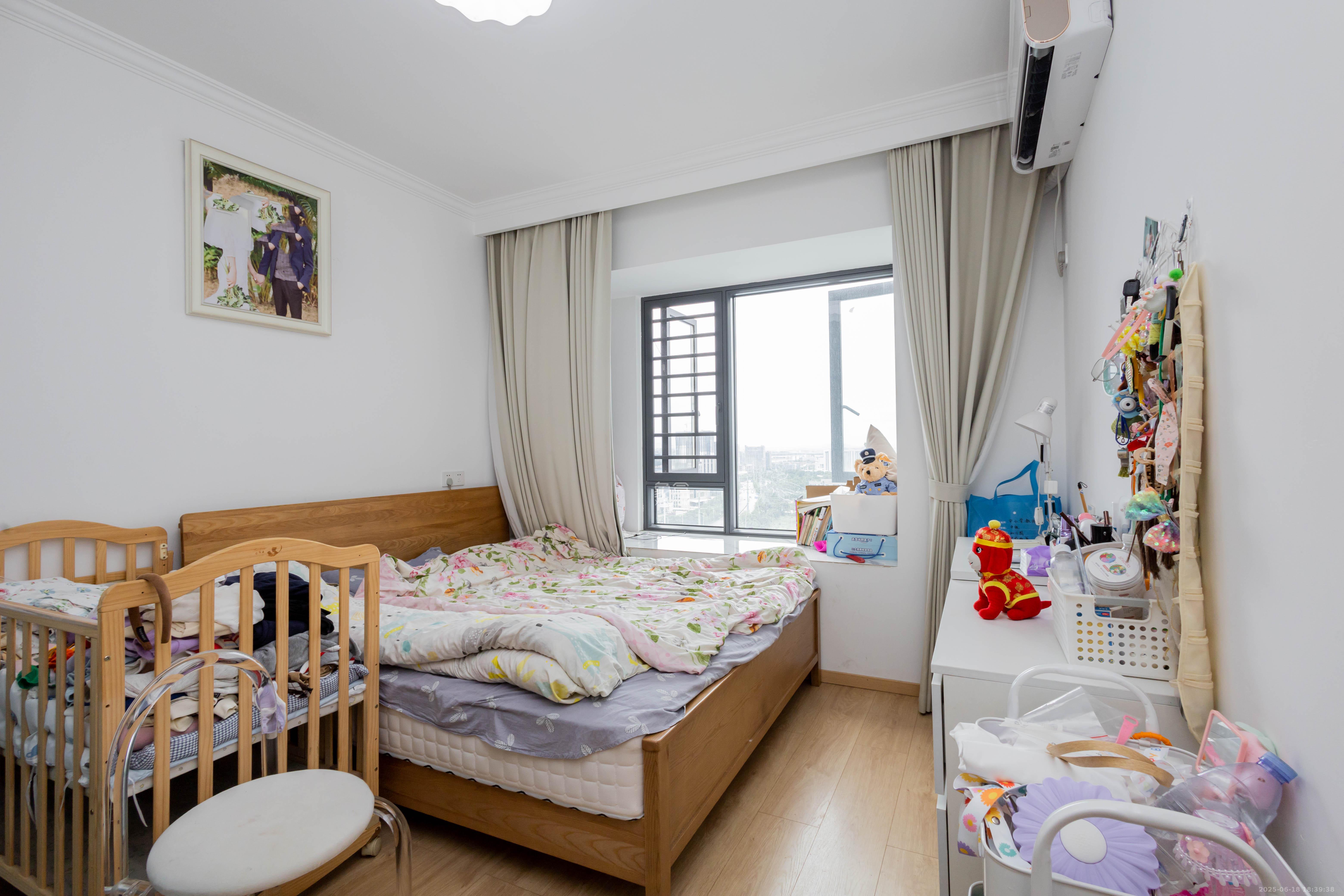 华远海蓝郡  3室2厅2卫    82.0万 华远海蓝郡  3室2厅2卫    82.0万卧室