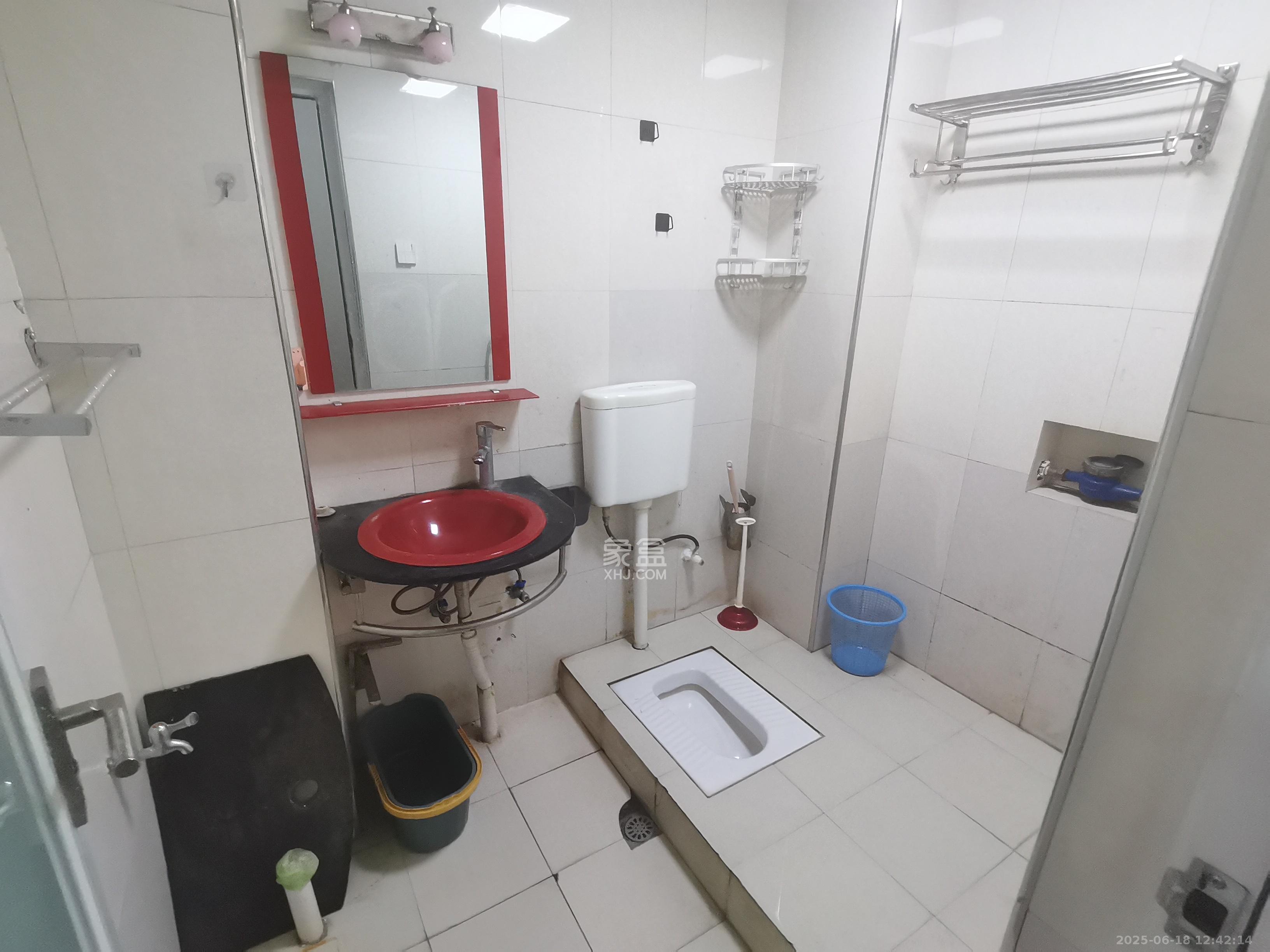 江临天下 1室1厅1卫 1600.0元/月 江临天下 1室1厅1卫 1600.0元/月室内图