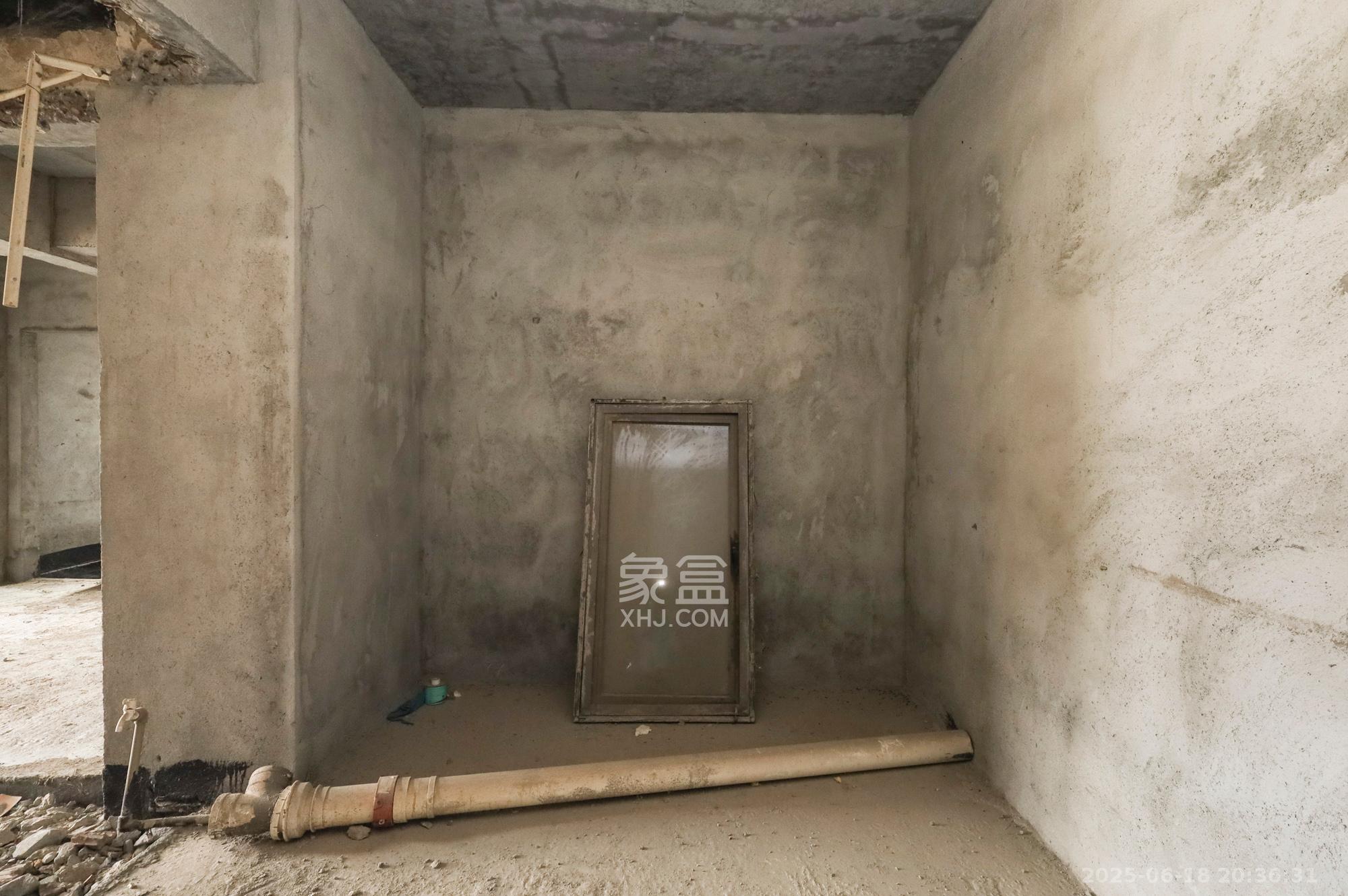 帝辰金缇水郡 5室2厅2卫 62.0万 帝辰金缇水郡 5室2厅2卫 62.0万厨房