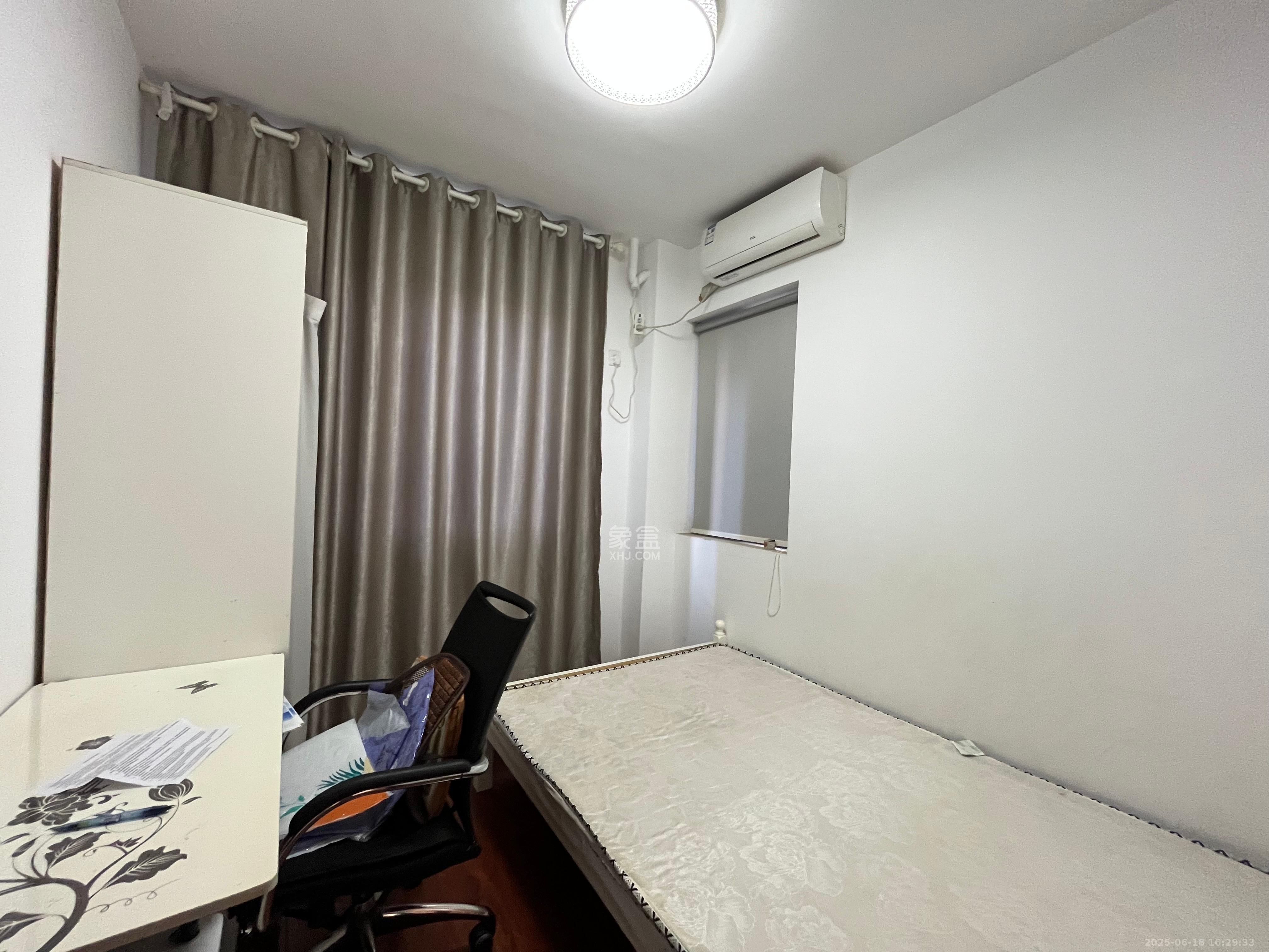 荣盛花语书苑  3室2厅1卫    2600.0元/月 荣盛花语书苑  3室2厅1卫    2600.0元/月室内图