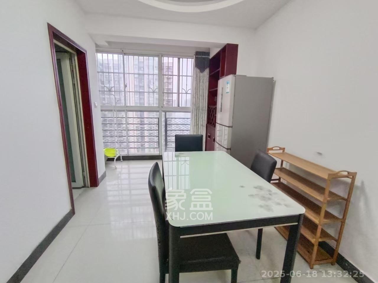 圣力华苑  3室2厅2卫    1800.0元/月室内图