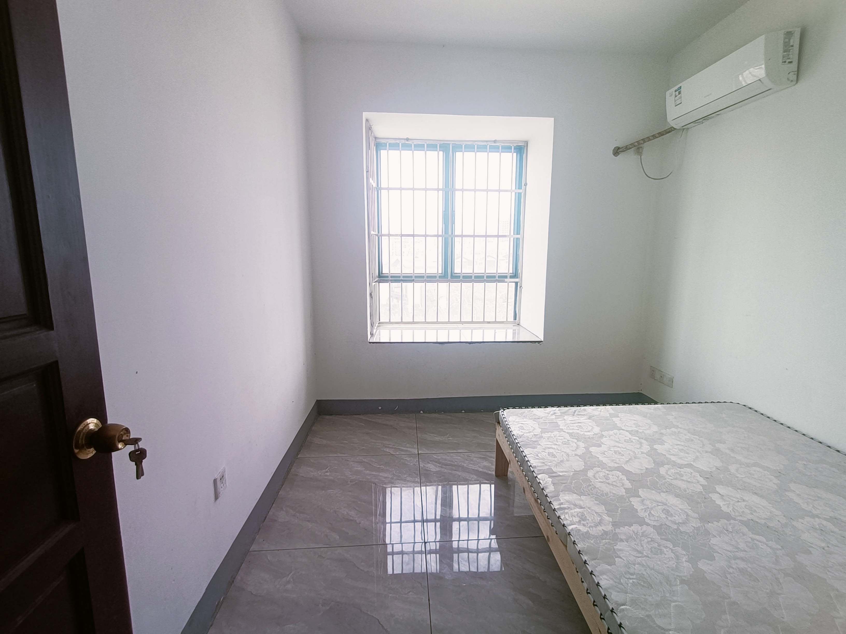 滨江新城 3室2厅1卫 1800.0元/月 滨江新城 3室2厅1卫 1800.0元/月室内图