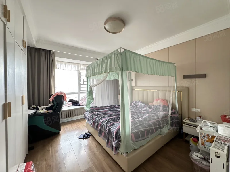 阳光一品小区 4室2厅2卫 89.8万 阳光一品小区 4室2厅2卫 89.8万客厅