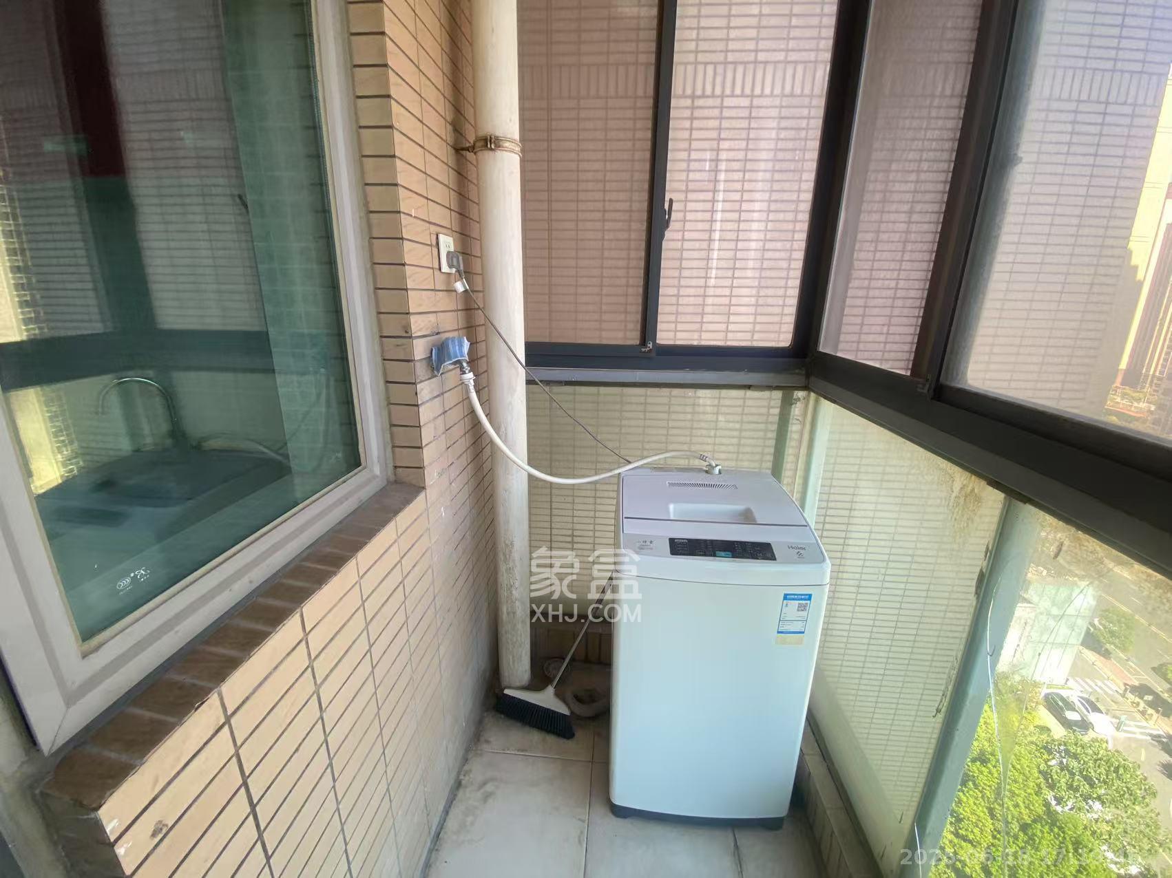 新城新世界一二三期  2室2厅1卫   2200.00元/月室内图