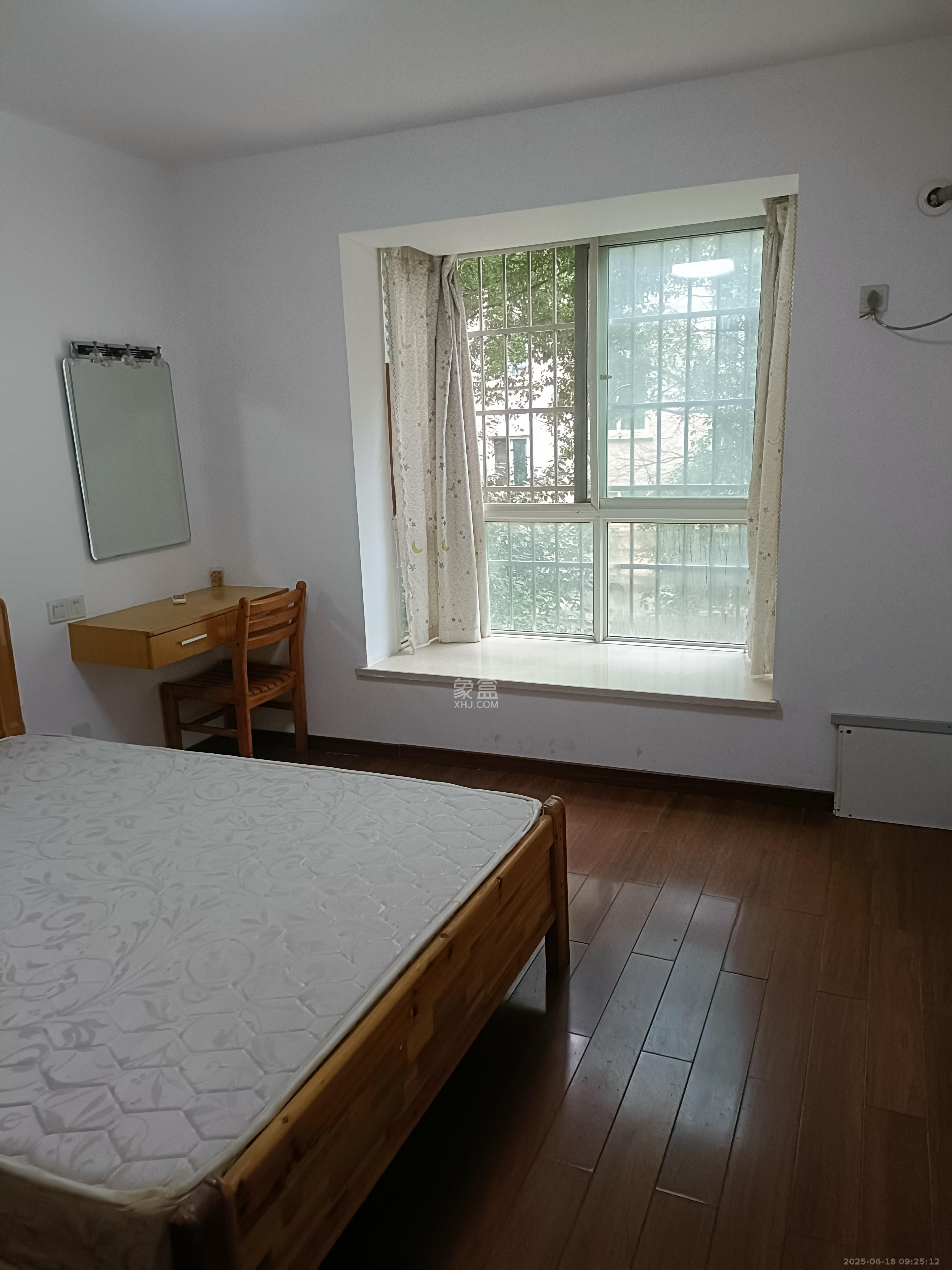 博雅湘水湾  3室2厅2卫   1900.00元/月室内图