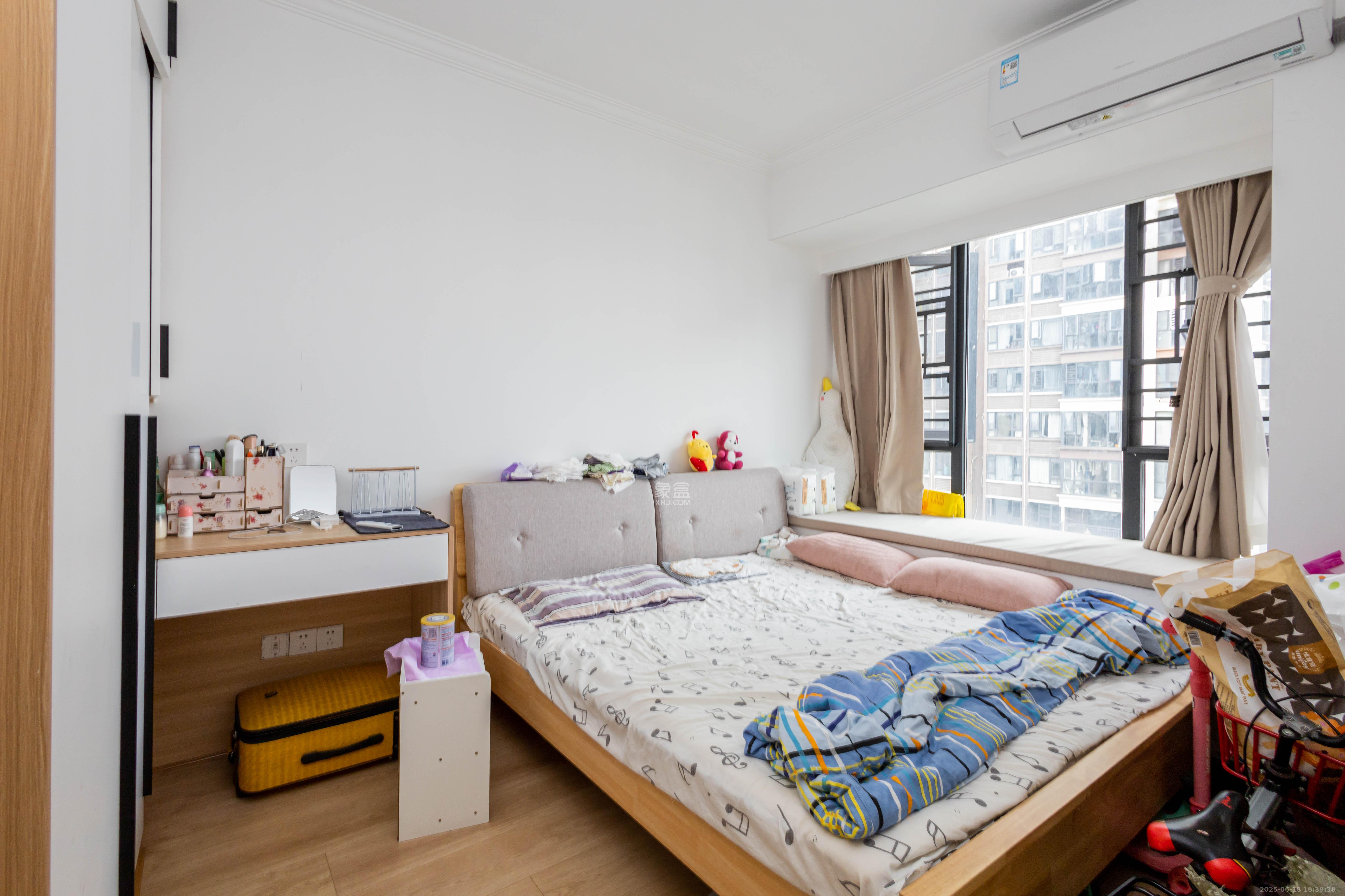 华远海蓝郡  3室2厅2卫    82.0万 华远海蓝郡  3室2厅2卫    82.0万卧室