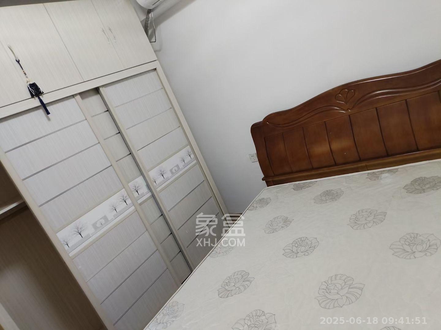 麓谷小镇  3室2厅1卫    2500.0元/月室内图