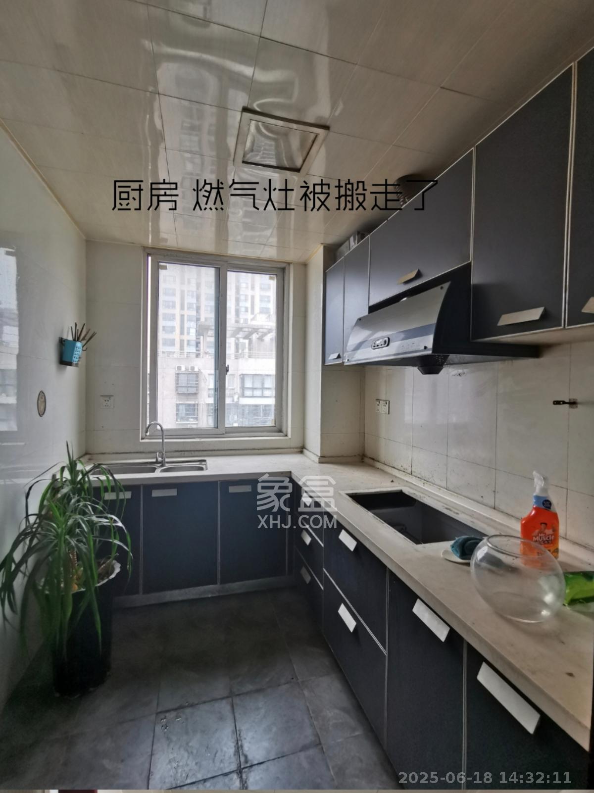 丽景新贵  3室2厅2卫    2000.0元/月室内图