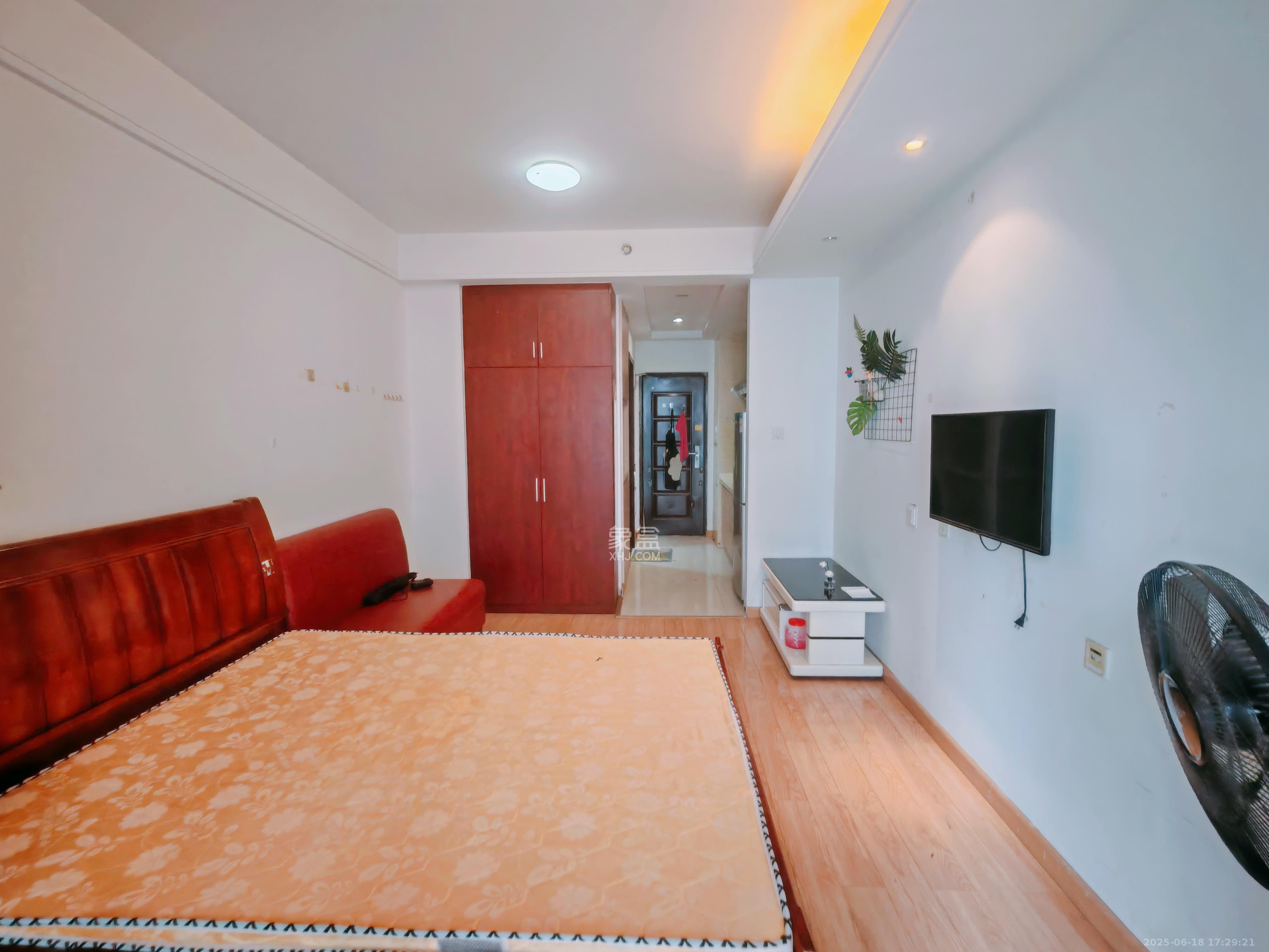 绿地中央广场  1室0厅1卫    1500.0元/月 绿地中央广场  1室0厅1卫    1500.0元/月室内图