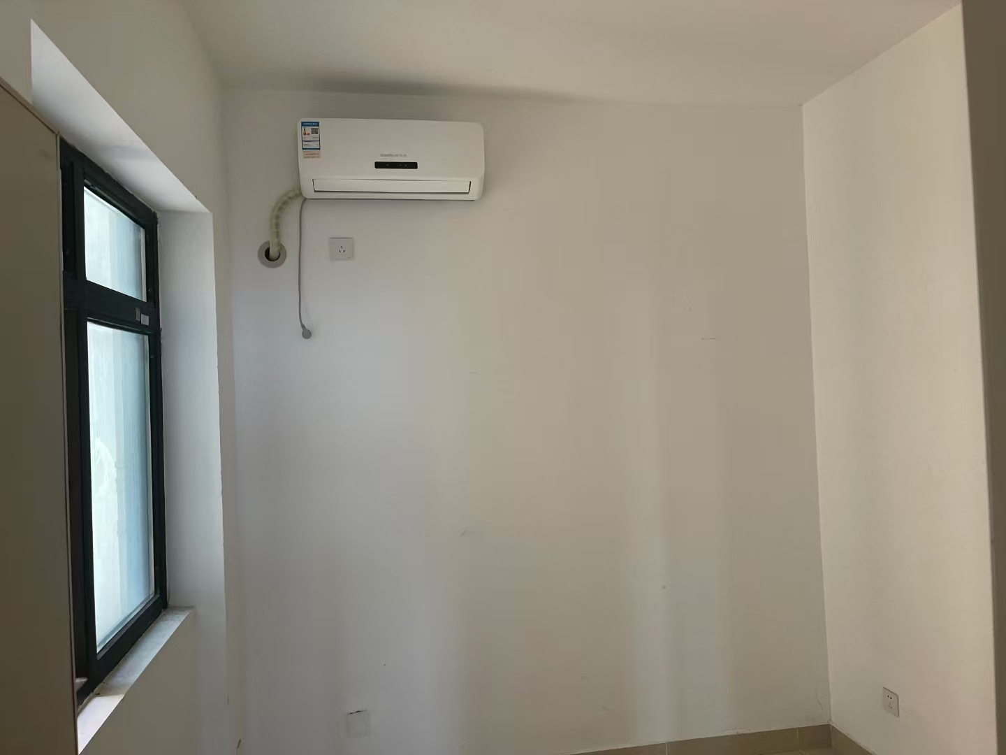 新海小区  3室2厅1卫    85.8万 新海小区  3室2厅1卫    85.8万室内图