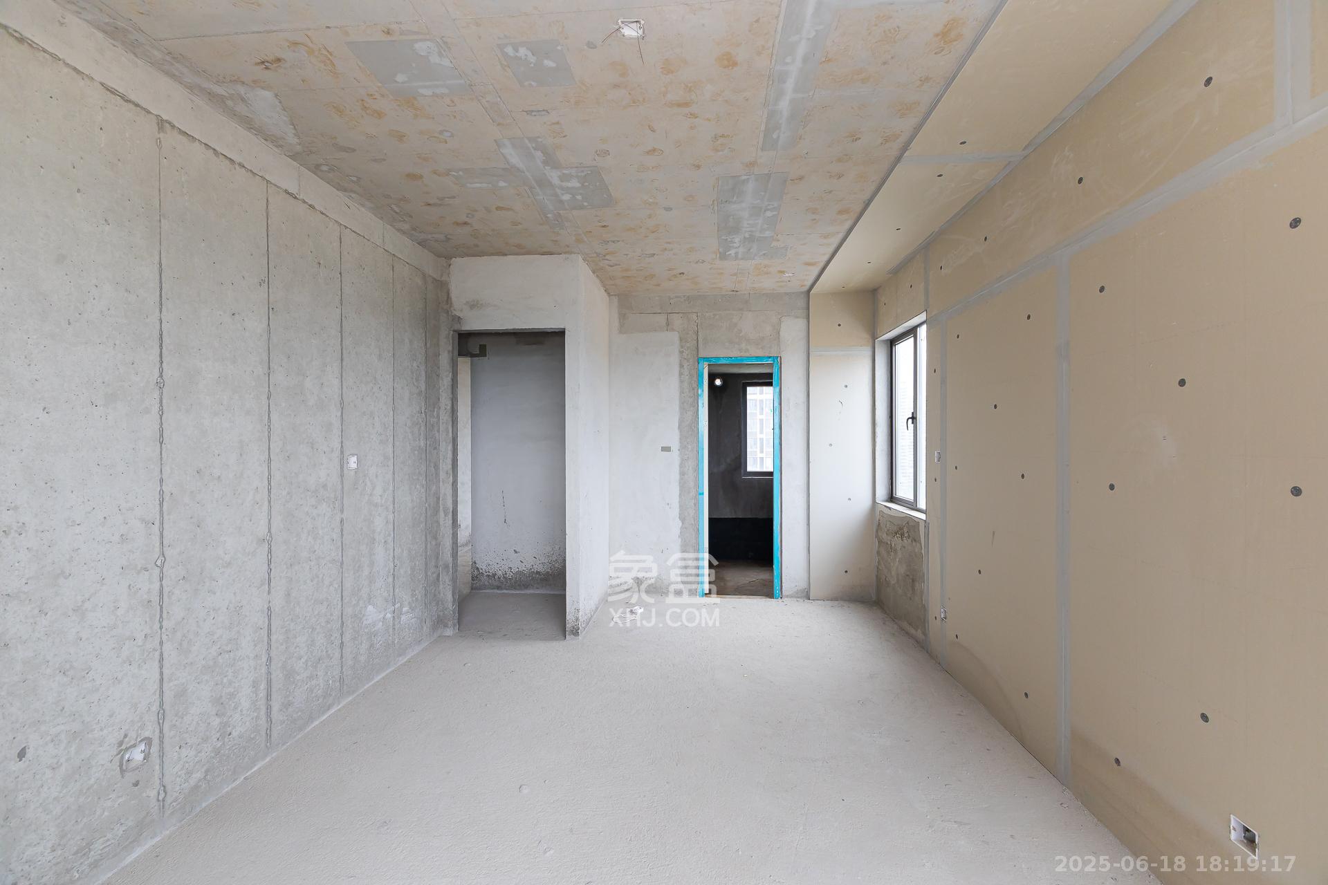 润和湘江天地E区  4室2厅3卫    254.8万 润和湘江天地E区  4室2厅3卫    254.8万卧室