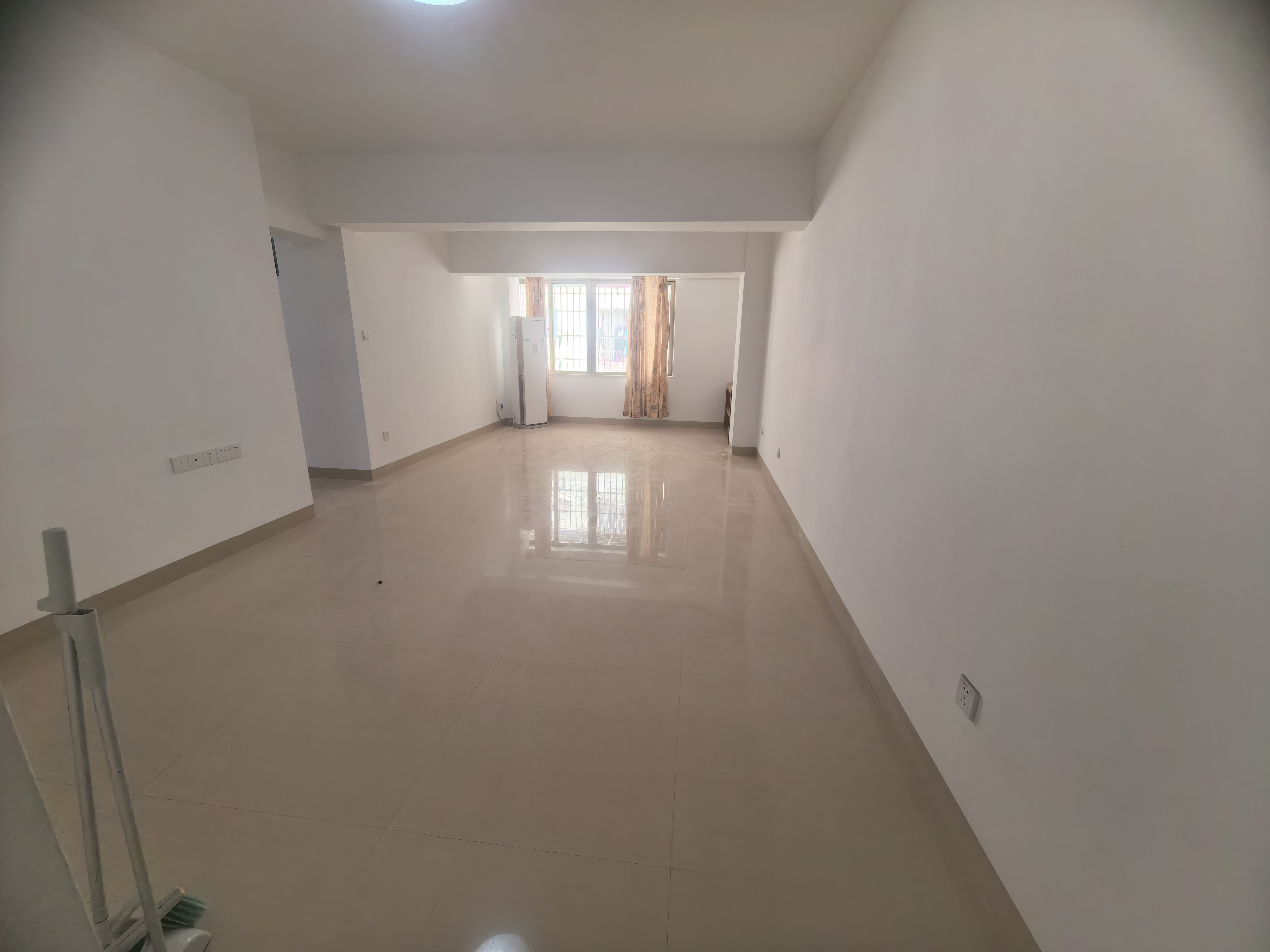 新宏基大厦 3室2厅2卫 2600.0元/月 新宏基大厦 3室2厅2卫 2600.0元/月室内图