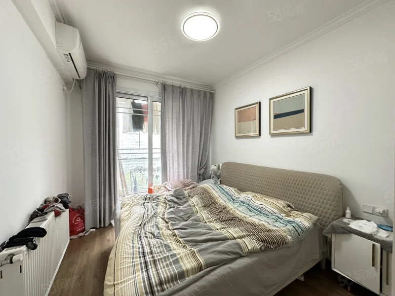 阳光一品小区 4室2厅2卫 89.8万 阳光一品小区 4室2厅2卫 89.8万客厅