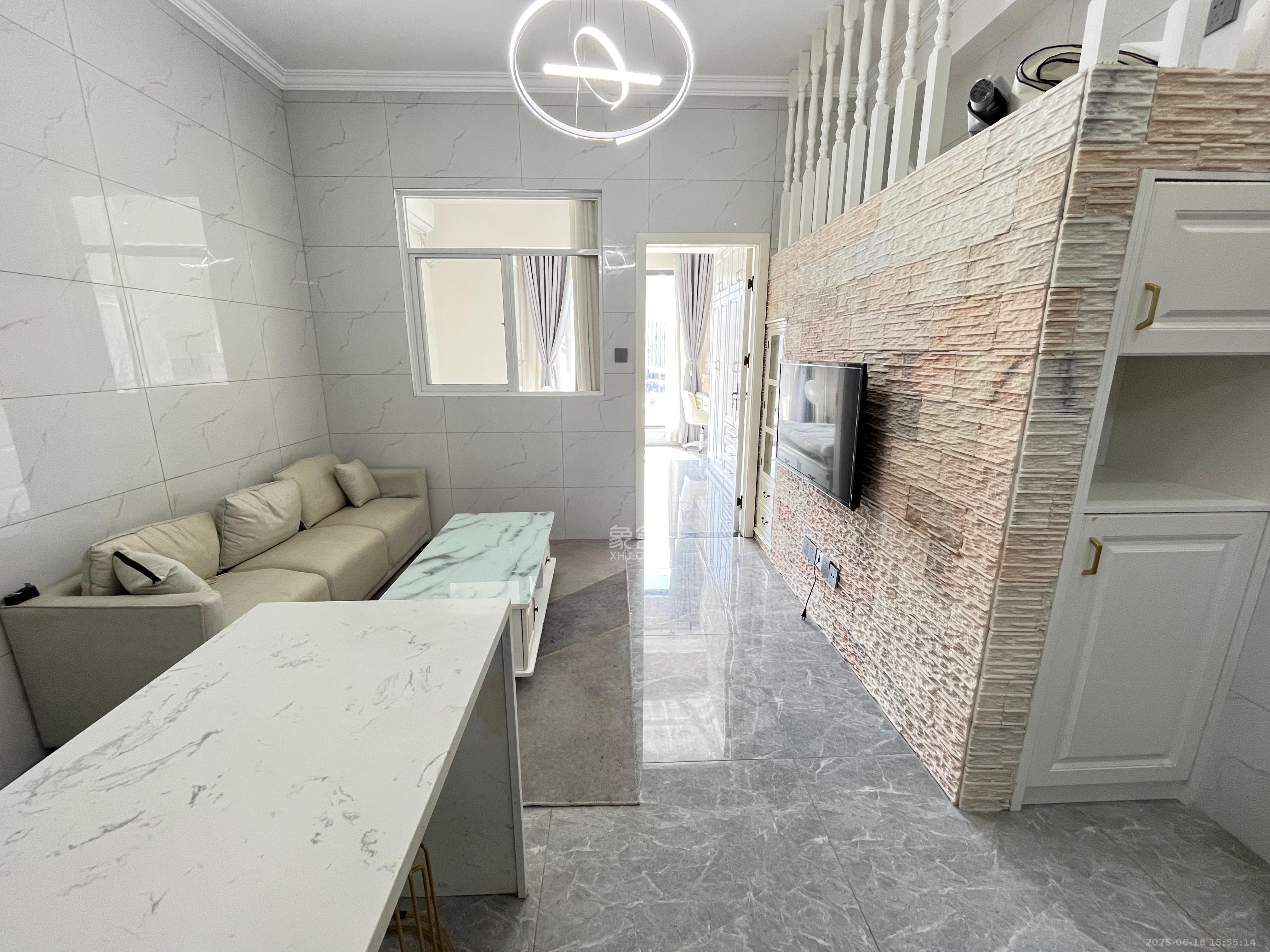 富力十号 1室1厅1卫 2000.0元/月 富力十号 1室1厅1卫 2000.0元/月室内图