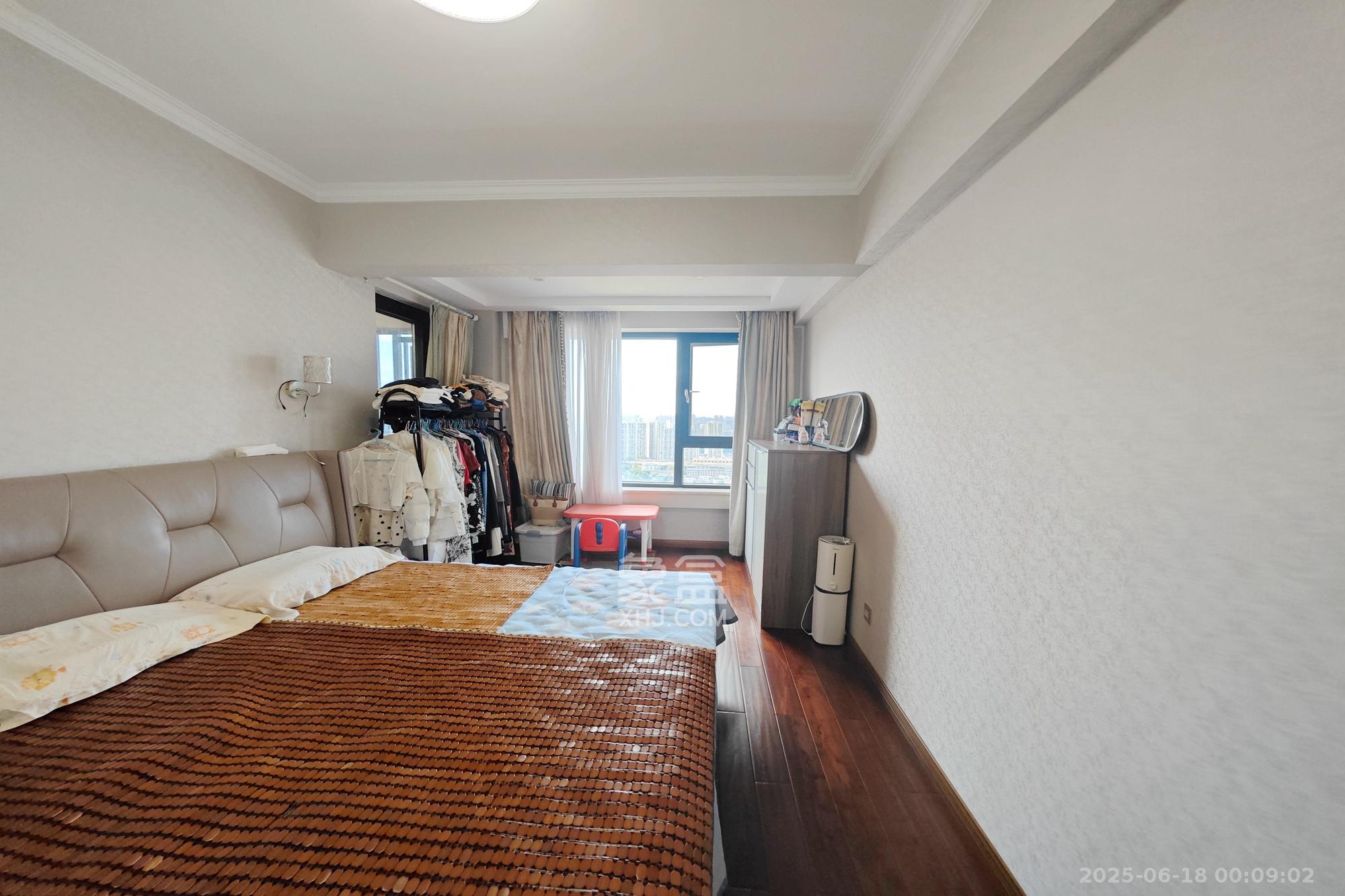 建发中央悦府 4室2厅2卫 208.0万 建发中央悦府 4室2厅2卫 208.0万卧室