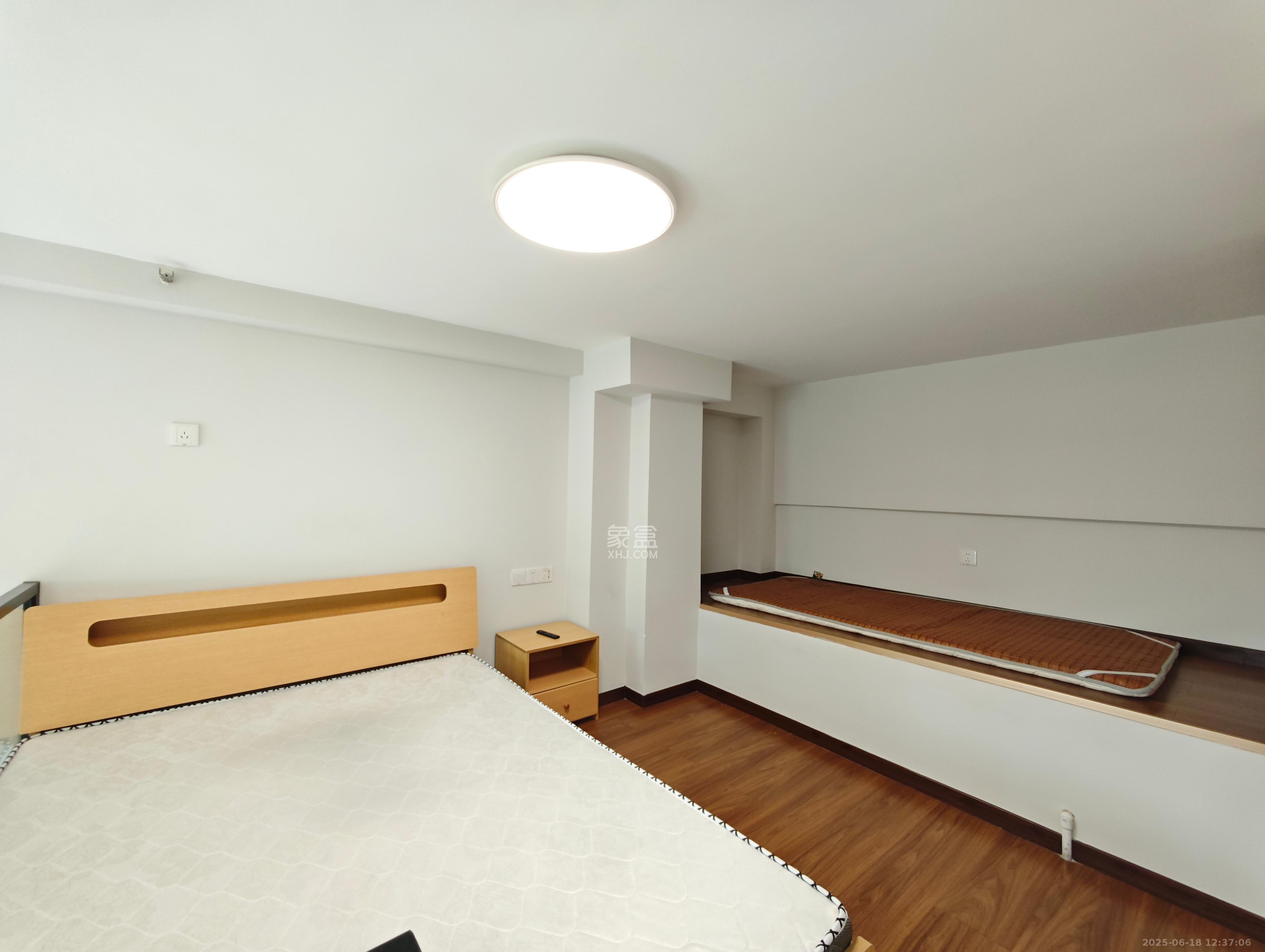 卓越中寰  1室1厅1卫    1800.0元/月室内图