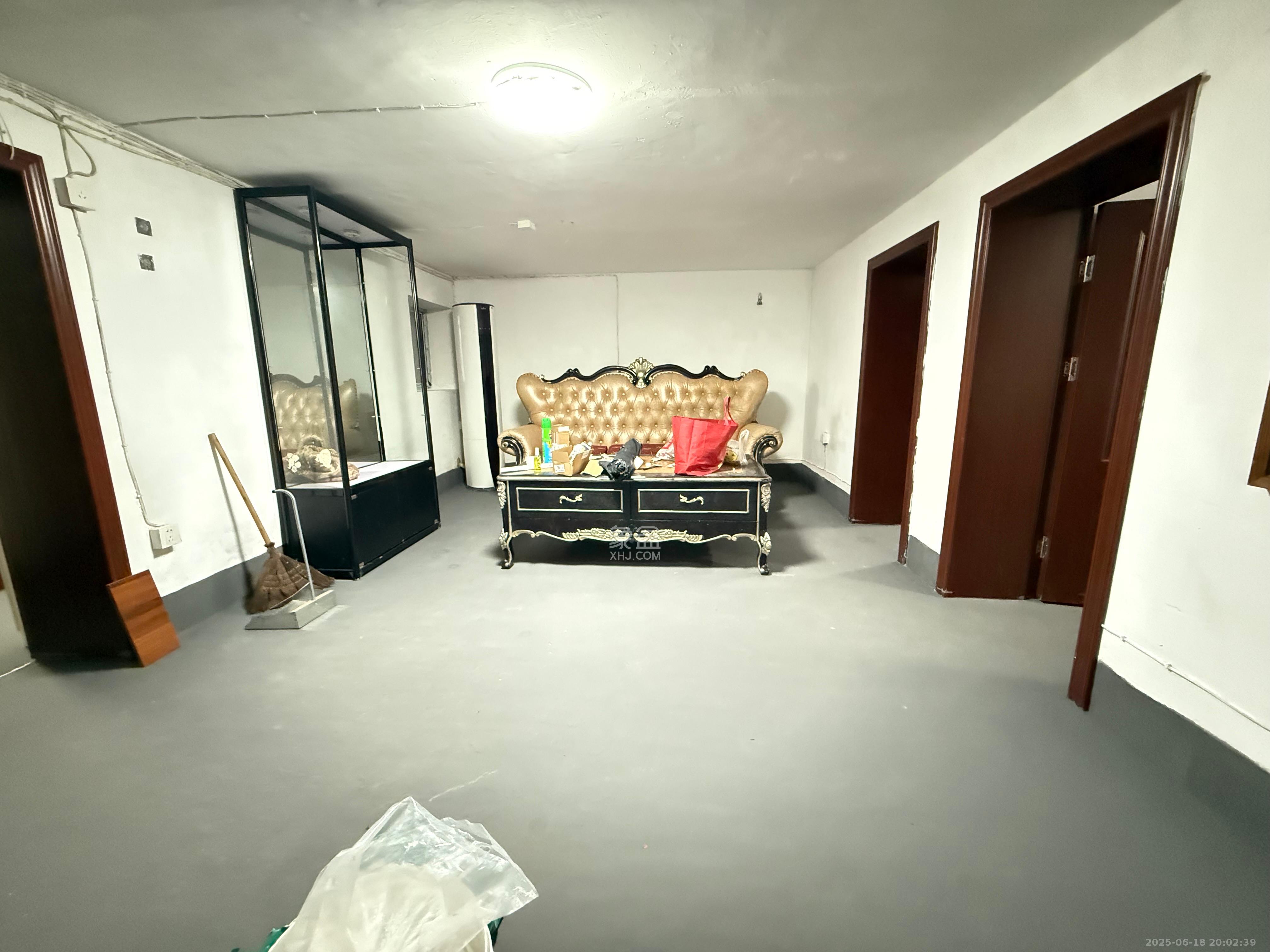 桂花路锻压小区  2室1厅1卫    1000.0元/月 桂花路锻压小区  2室1厅1卫    1000.0元/月室内图