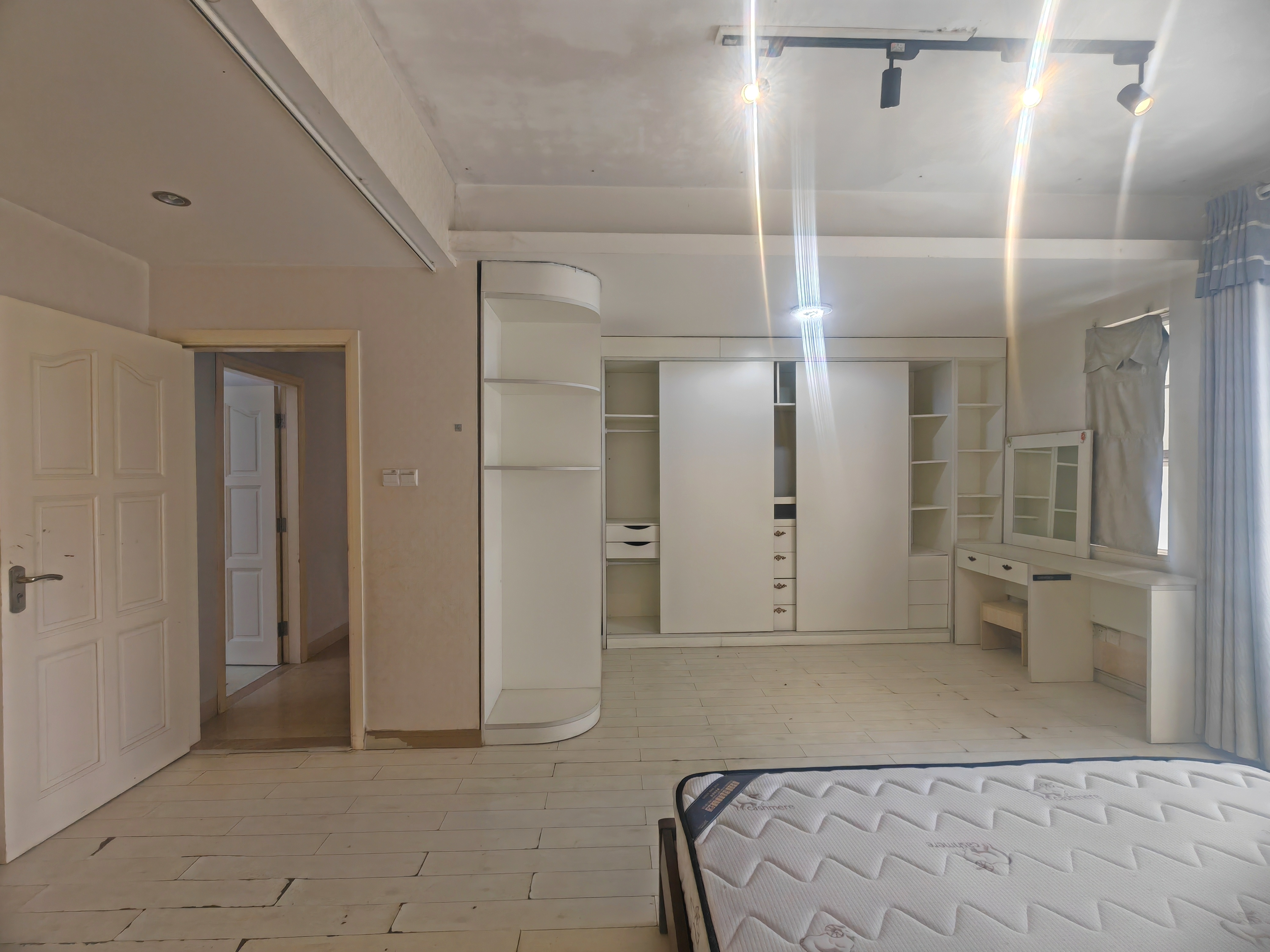 耀江花园 3室2厅1卫 180.0万 耀江花园 3室2厅1卫 180.0万客厅