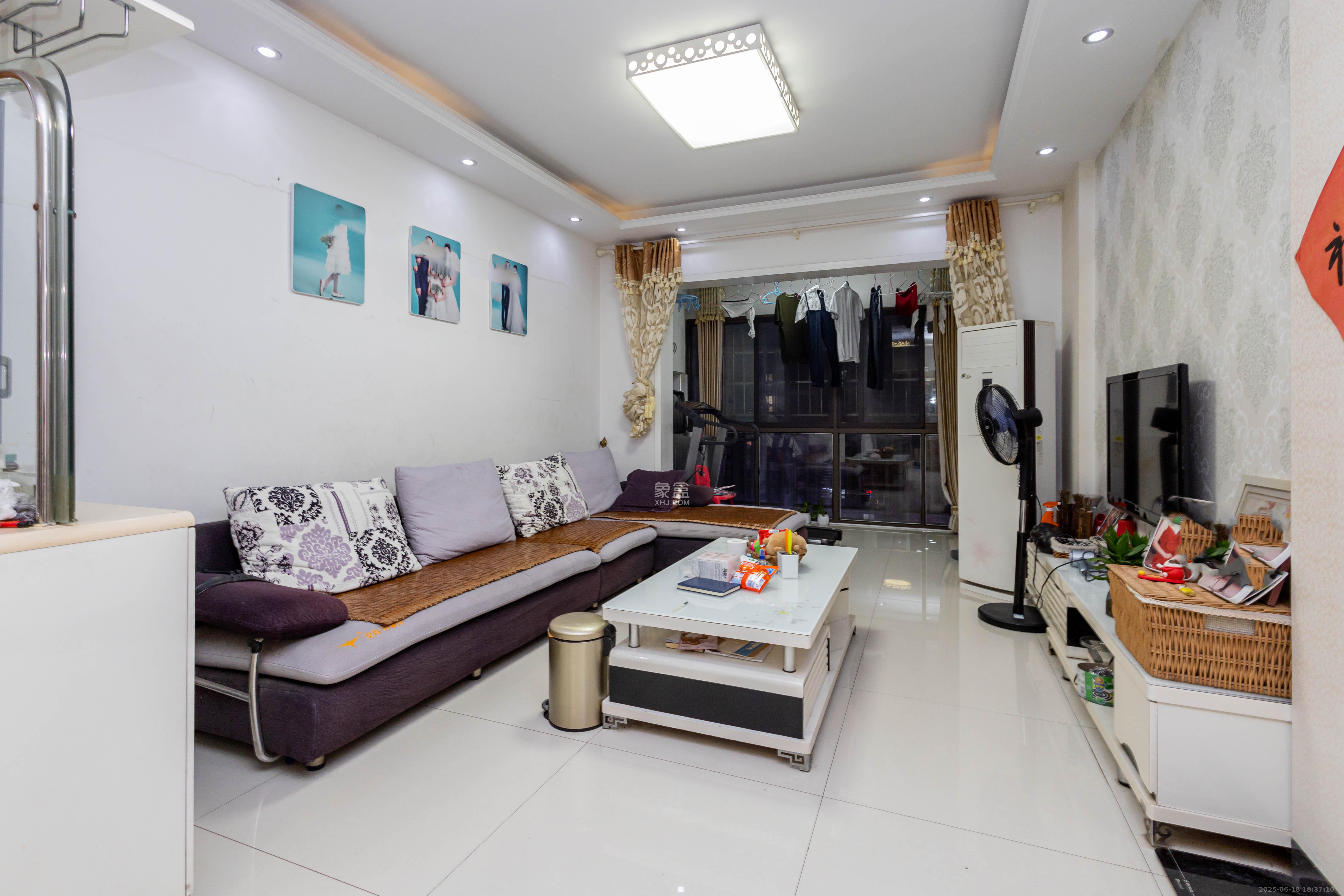 爵士湘 2室1厅1卫 48.8万 爵士湘 2室1厅1卫 48.8万客厅