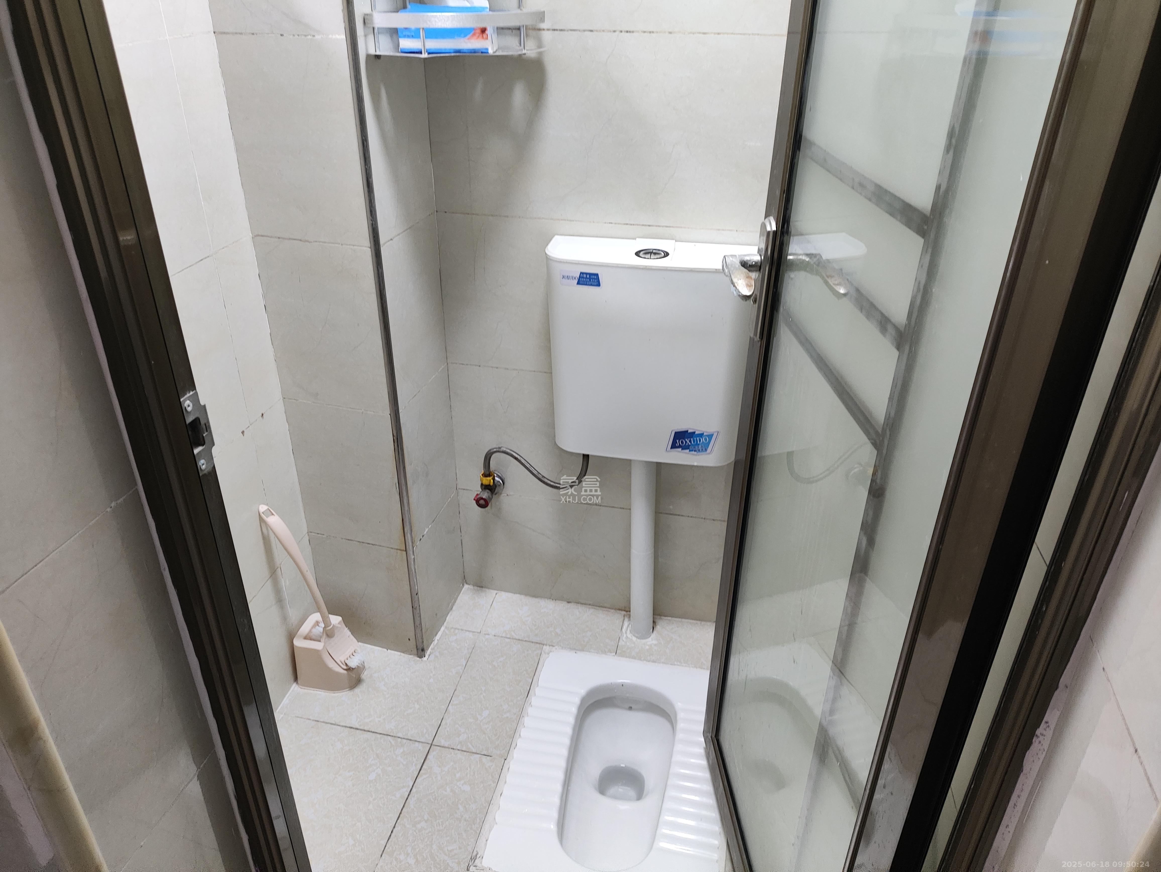 桐荫里社区  2室1厅1卫   2300.00元/月室内图