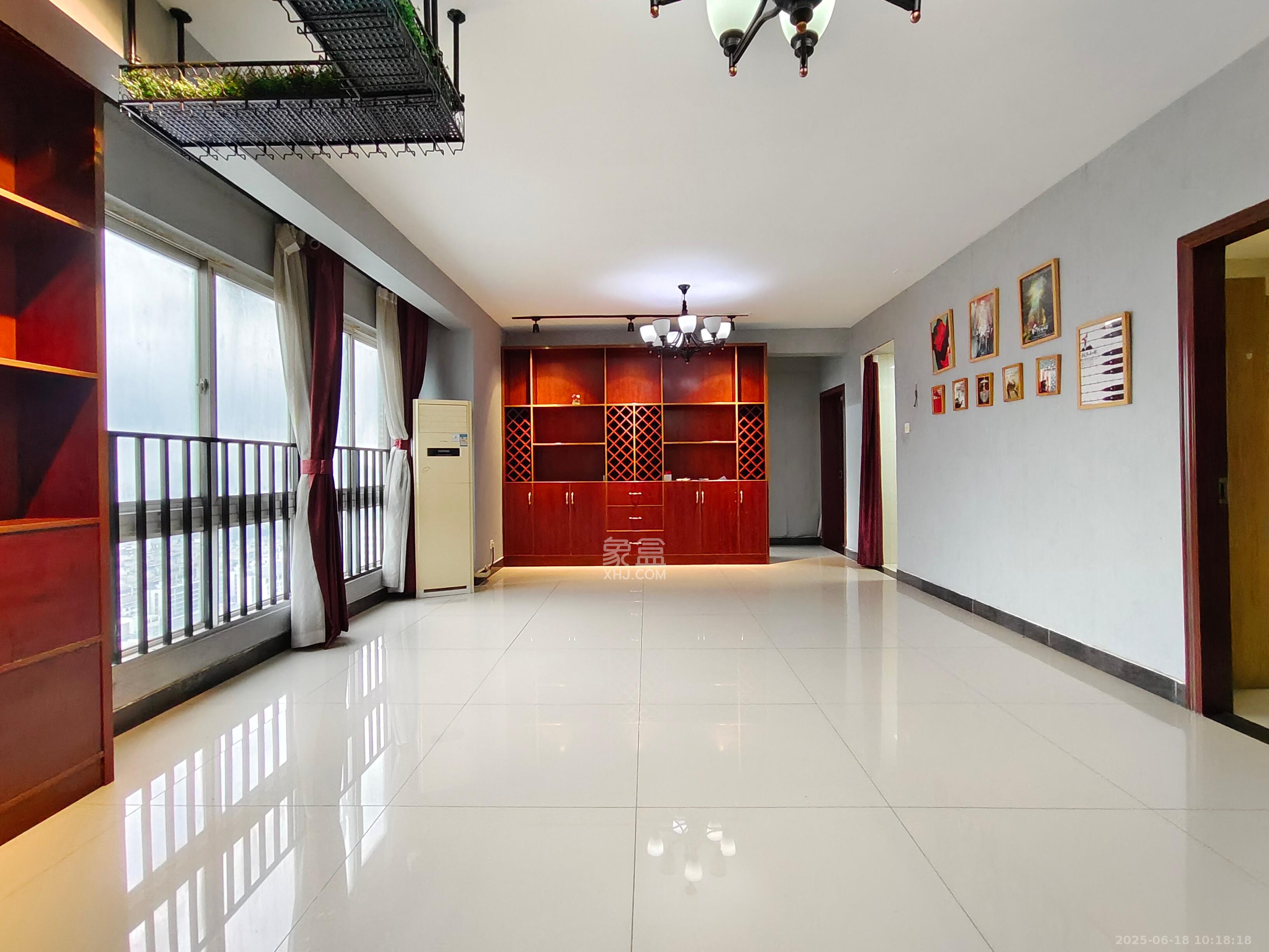 银港水晶城 3室2厅2卫 2800.0元/月 银港水晶城 3室2厅2卫 2800.0元/月室内图