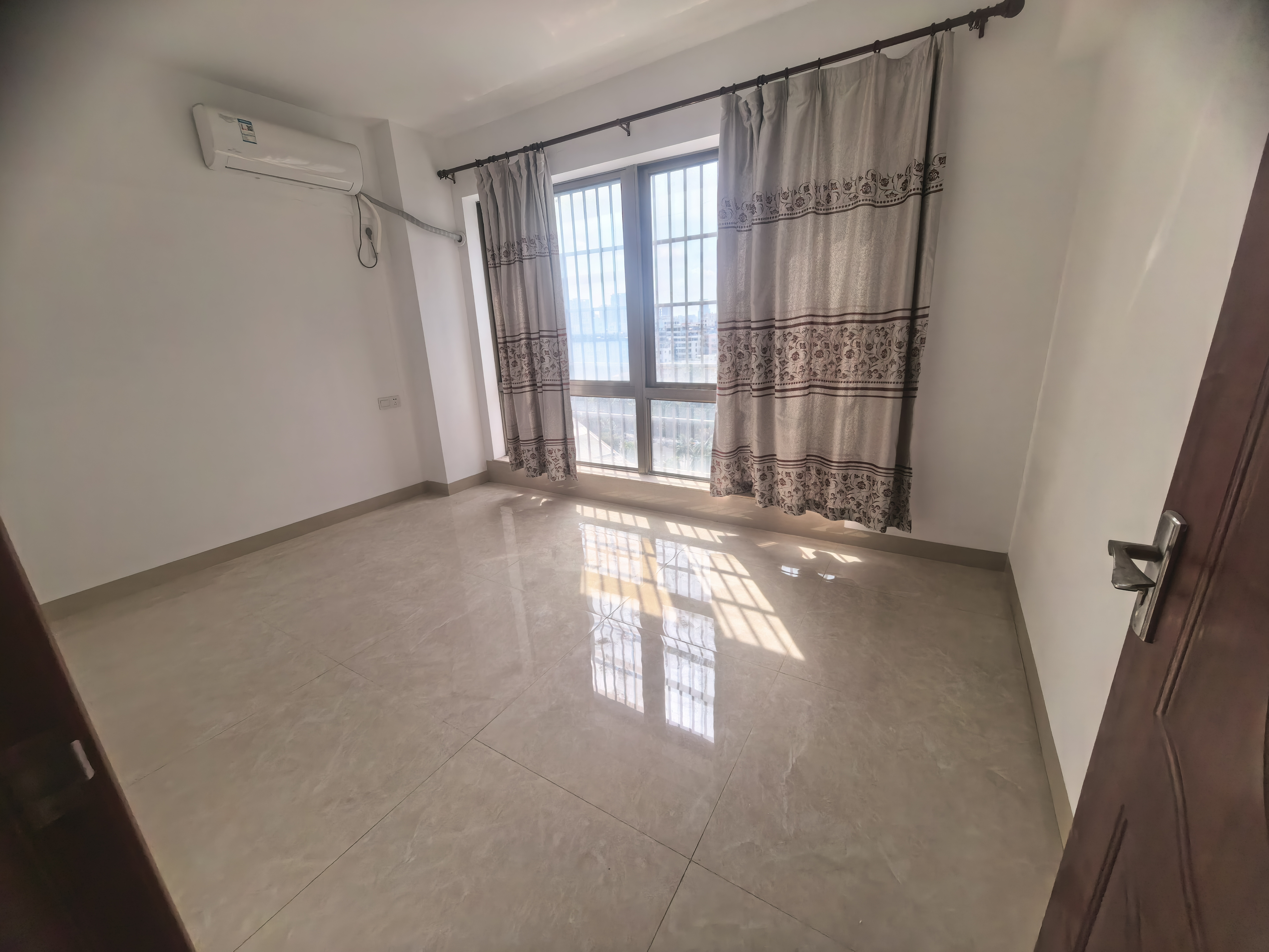 新宏基大厦 3室2厅2卫 2600.0元/月 新宏基大厦 3室2厅2卫 2600.0元/月室内图