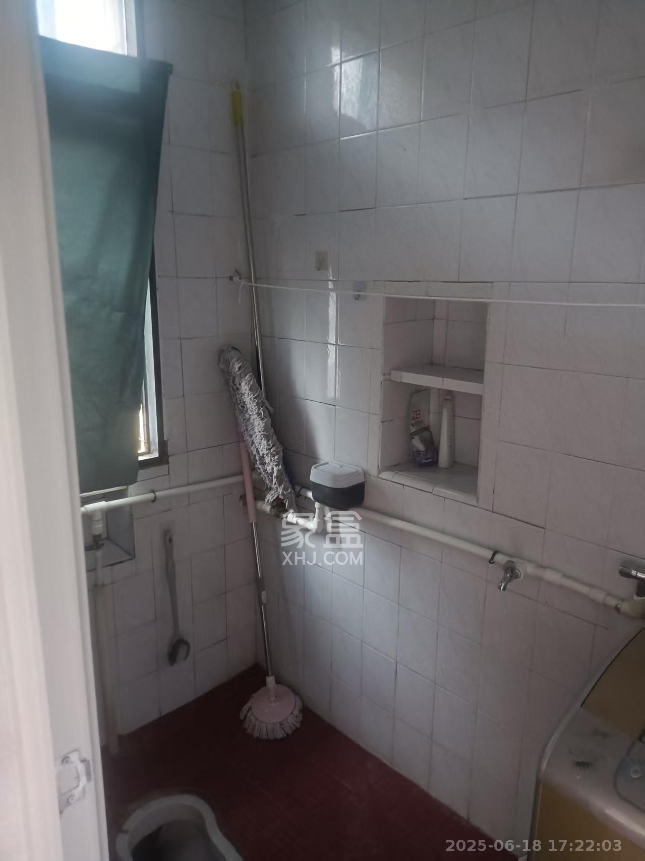 牛串岭小区  2室1厅1卫    1300.0元/月 牛串岭小区  2室1厅1卫    1300.0元/月室内图