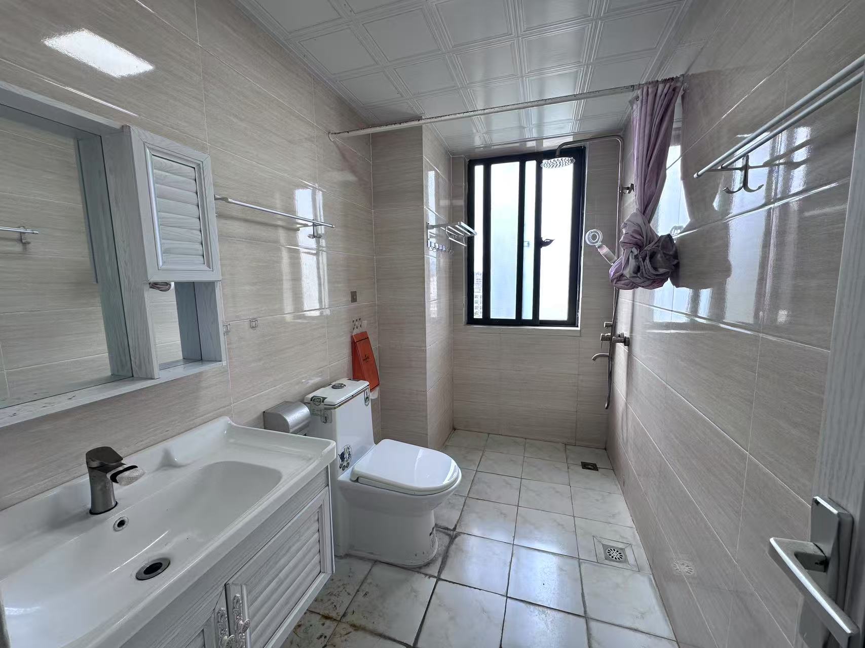 锦地翰城四期 3室2厅2卫 3300.0元/月 锦地翰城四期 3室2厅2卫 3300.0元/月室内图