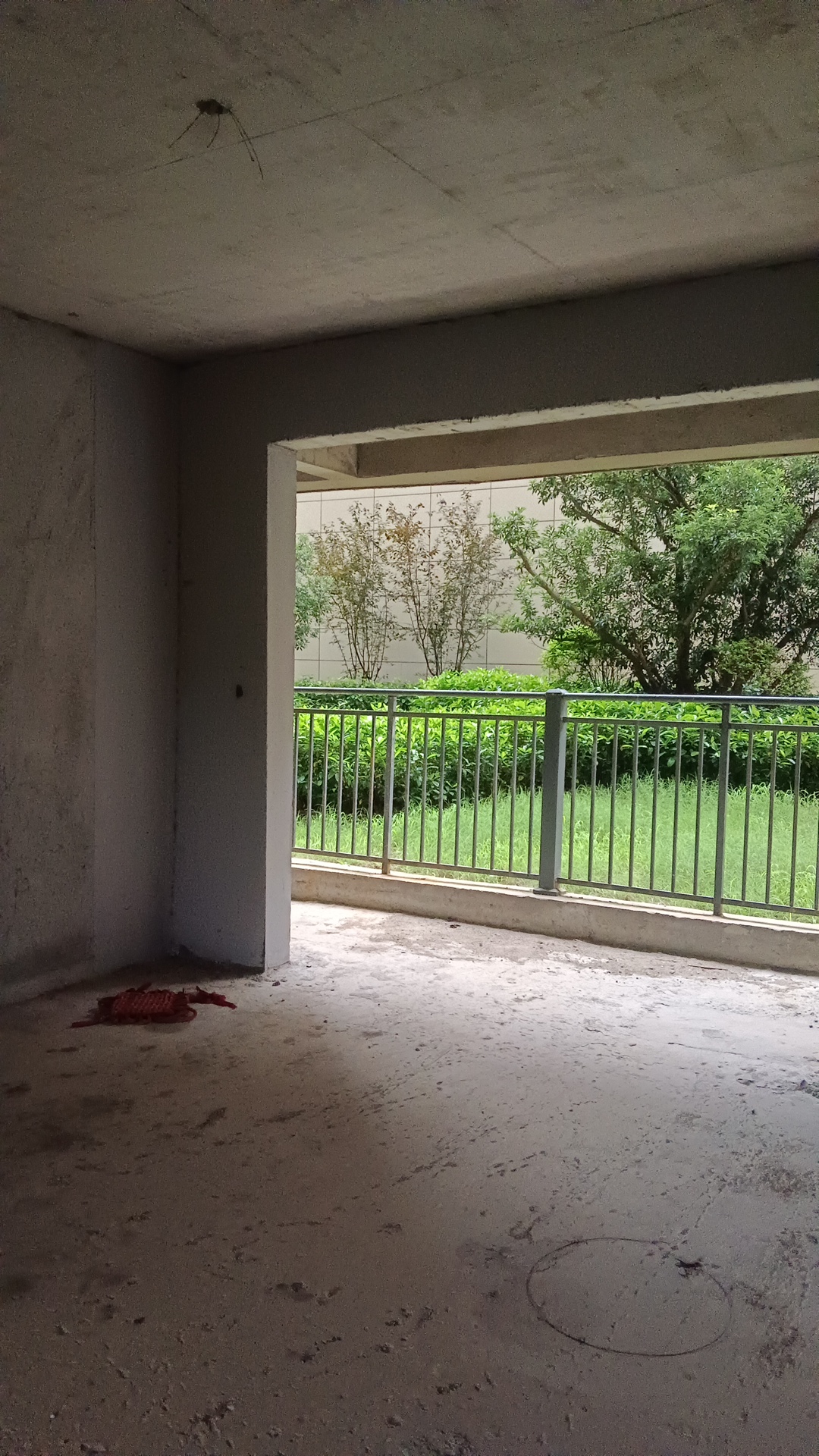 大汉龙城  4室2厅1卫    65.0万客厅