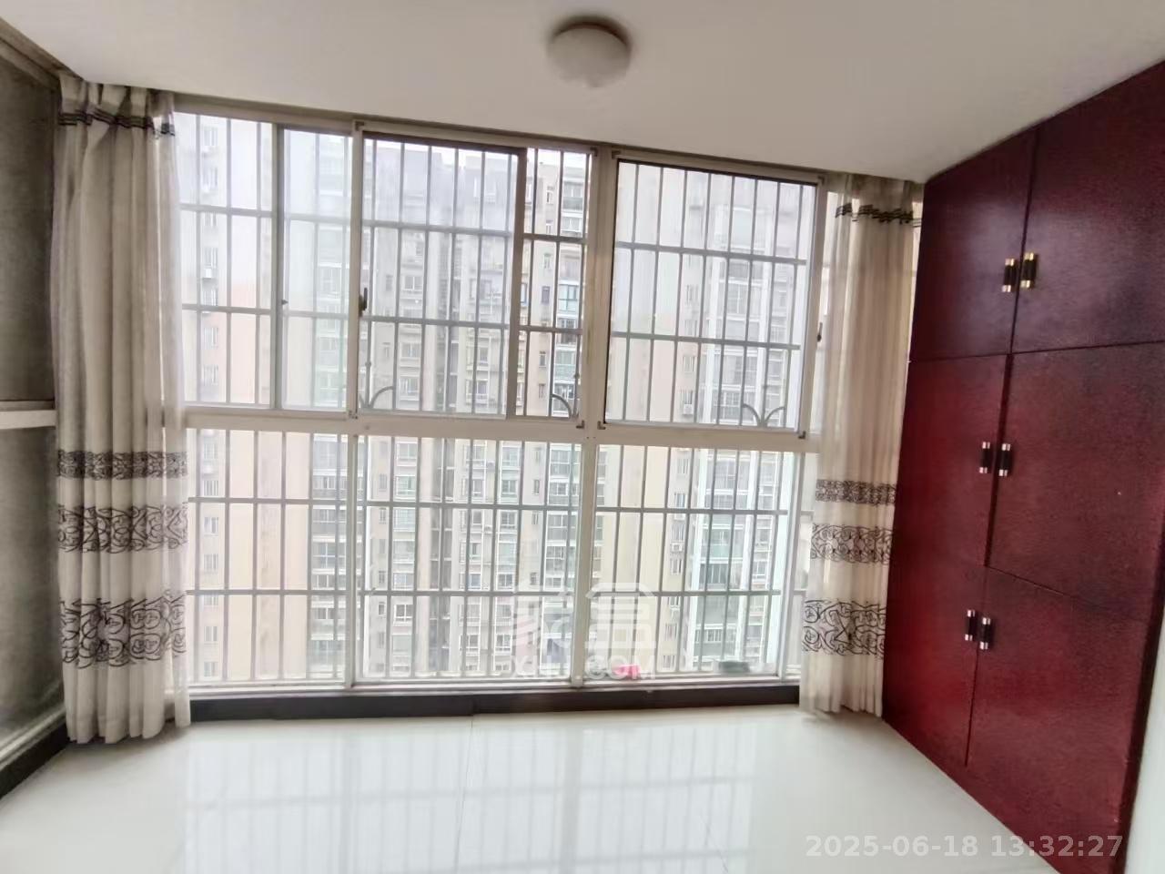 圣力华苑 3室2厅2卫 1800.0元/月 圣力华苑 3室2厅2卫 1800.0元/月室内图