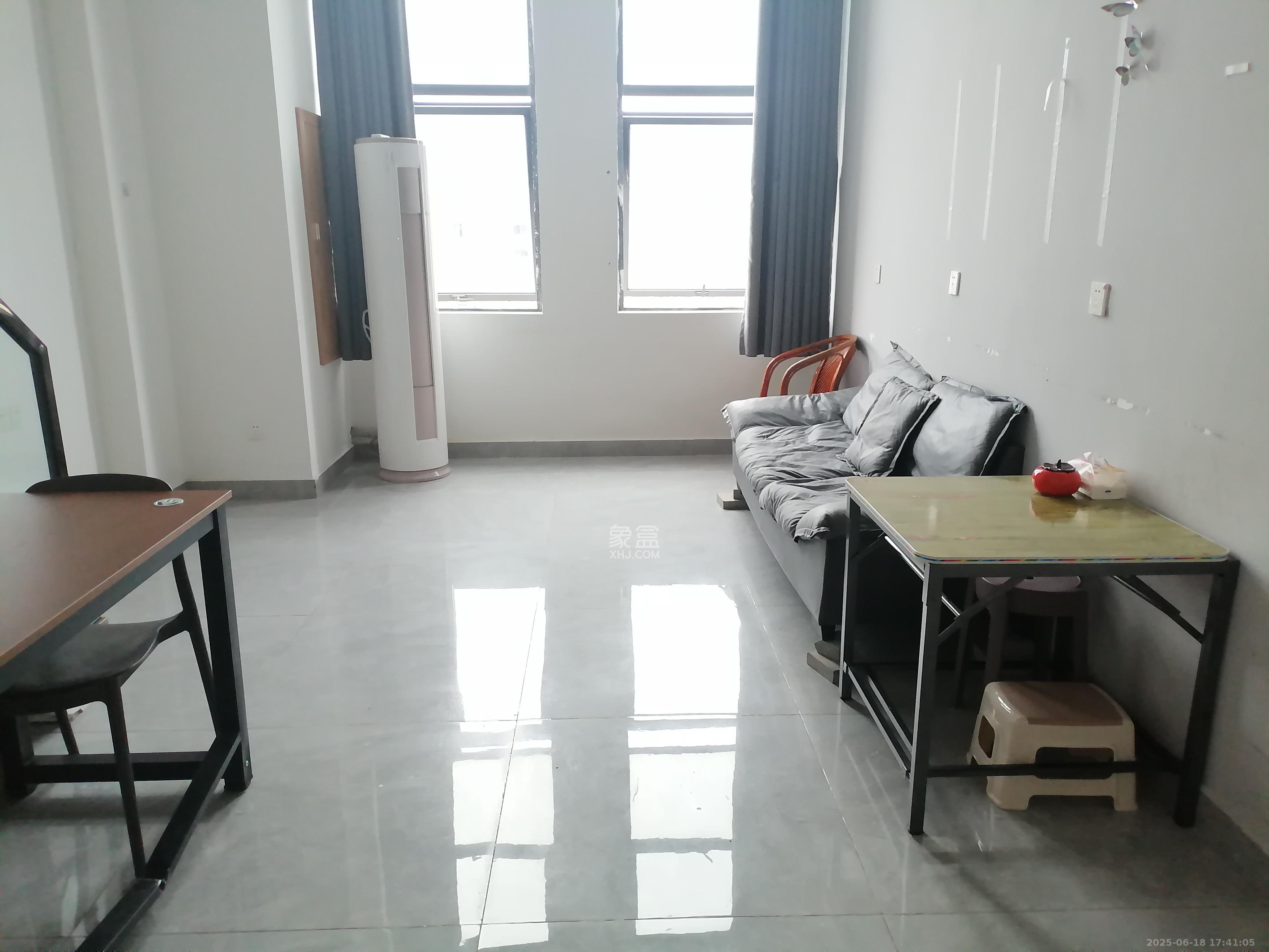 华润置地广场二期 1室1厅1卫 1500.0元/月 华润置地广场二期 1室1厅1卫 1500.0元/月室内图