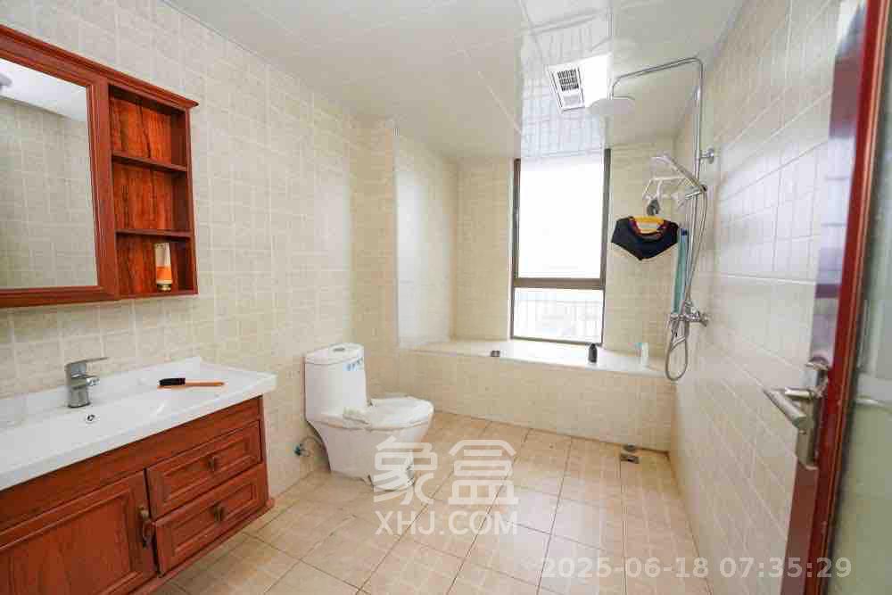 幸福庄园  4室2厅2卫   1700.00元/月室内图