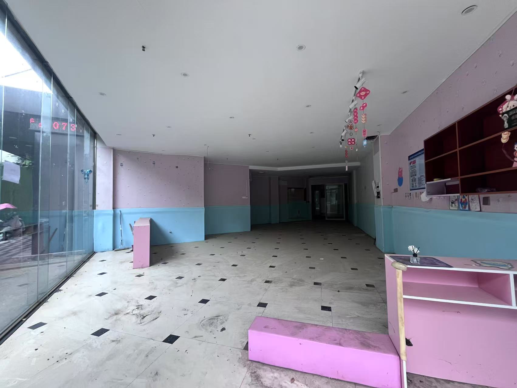 学府花园（文苑瑞景）   136.58㎡     3700.00元/月室内图