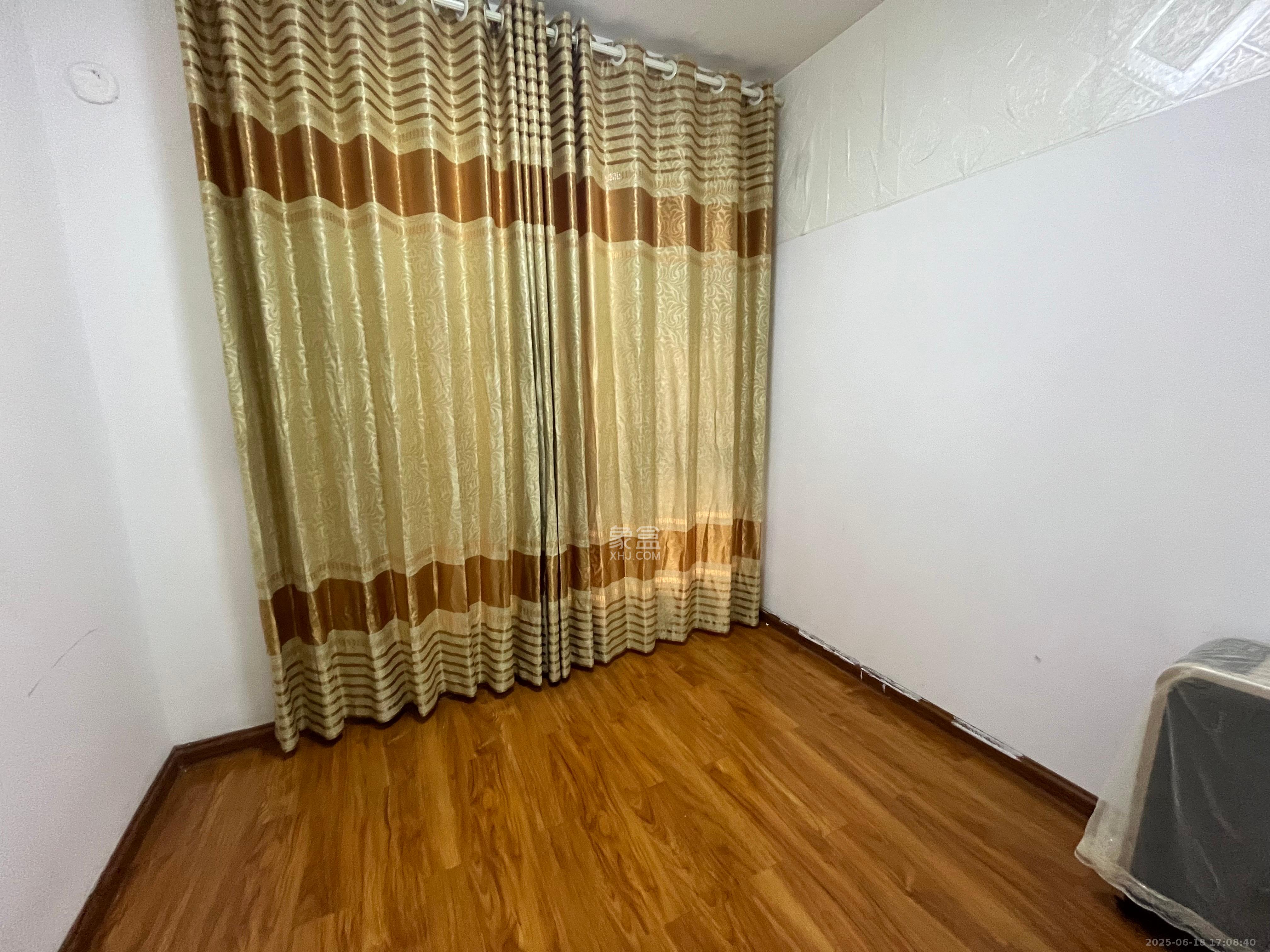 梅溪鑫苑名家 3室2厅1卫 2500.0元/月 梅溪鑫苑名家 3室2厅1卫 2500.0元/月室内图