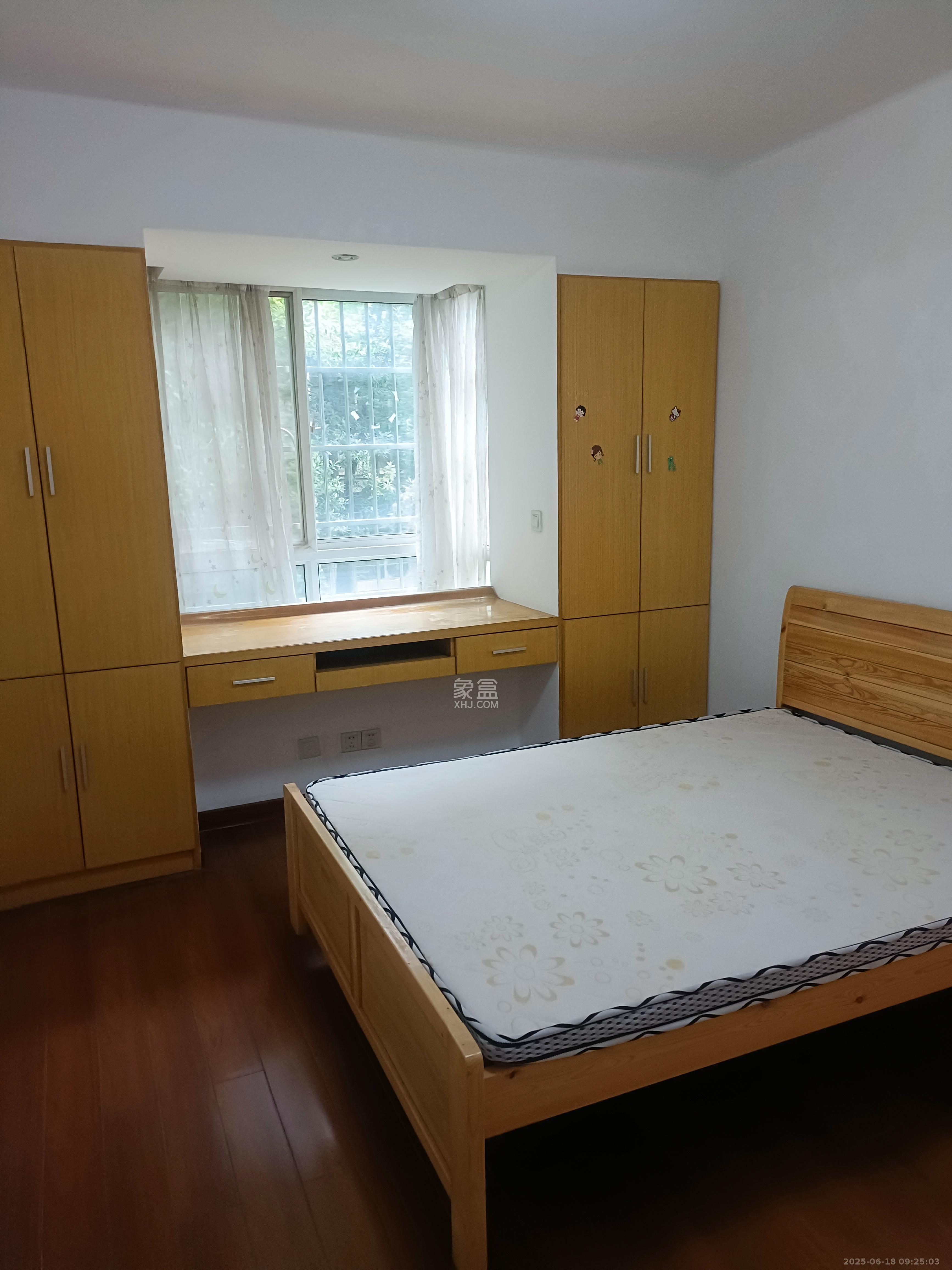 博雅湘水湾  3室2厅2卫   1900.00元/月室内图