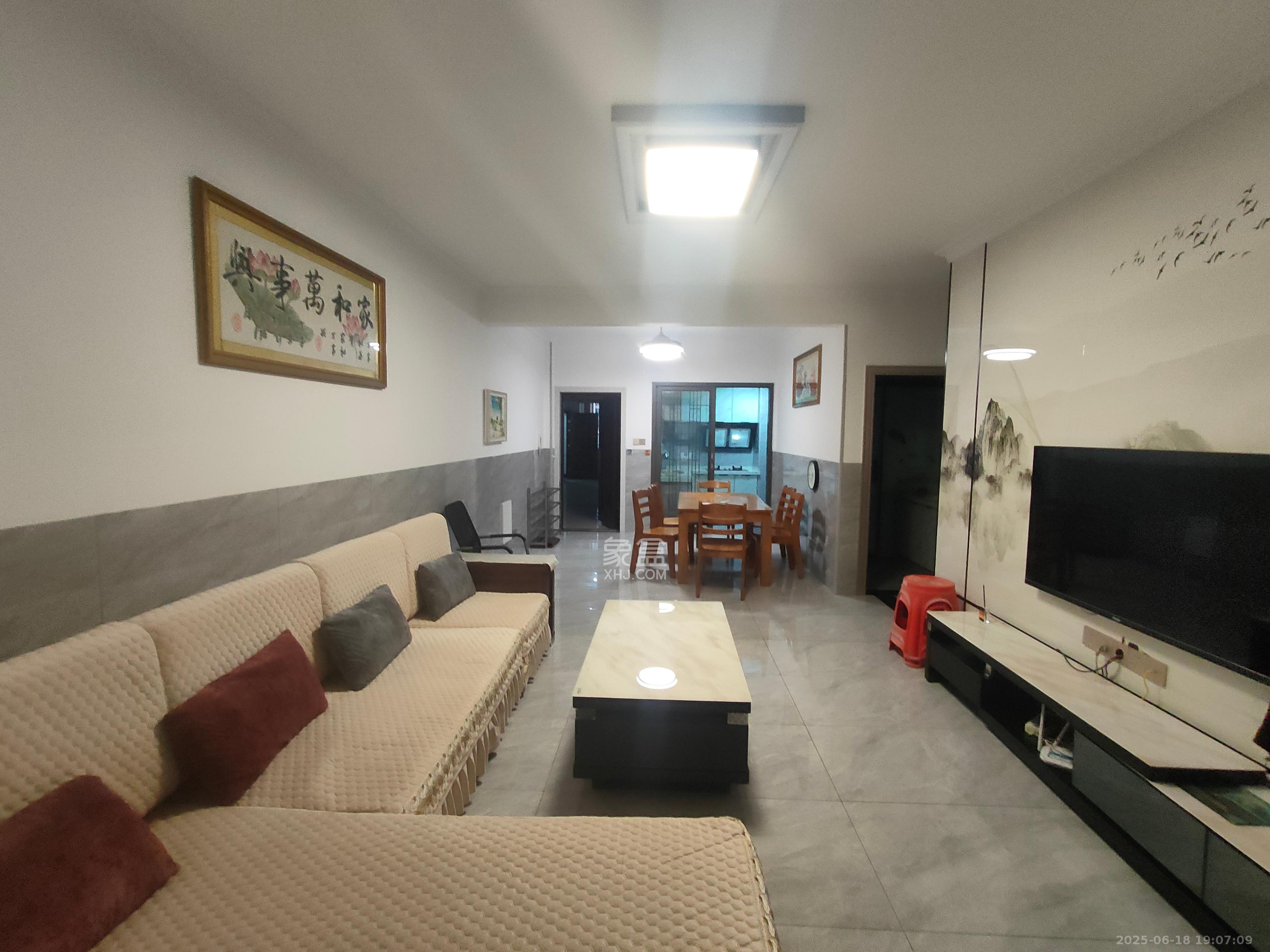 和沁园  3室2厅1卫   1800.00元/月室内图1