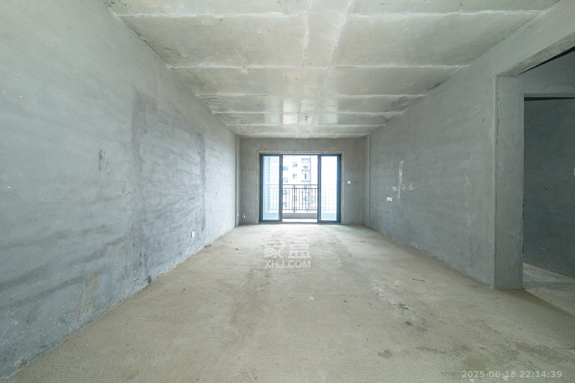 弘坤东昇 4室2厅2卫 85.0万 弘坤东昇 4室2厅2卫 85.0万客厅