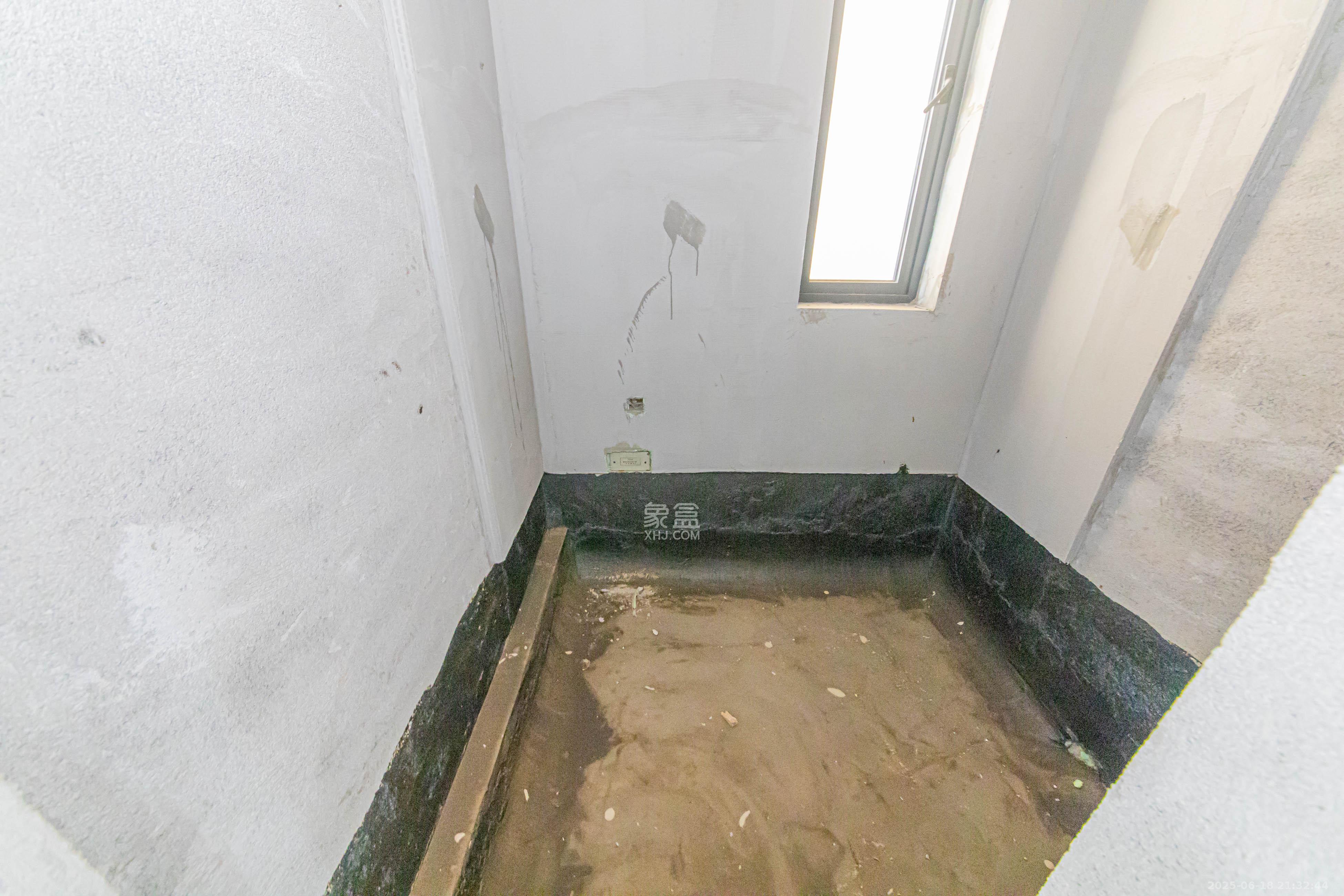 和泓融成府 4室2厅3卫 105.0万 和泓融成府 4室2厅3卫 105.0万卫生间