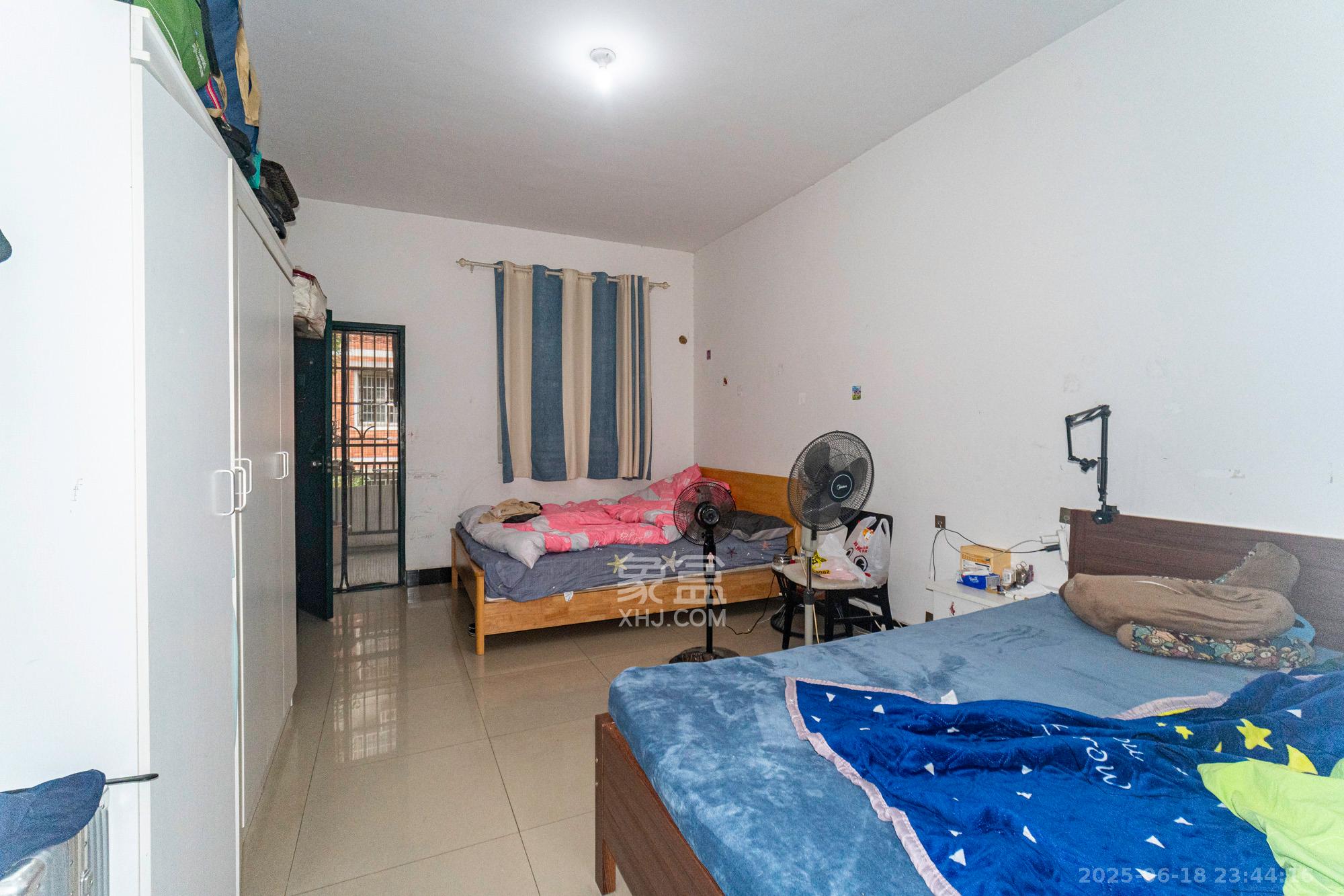 金鹰机电大市场 2室2厅1卫 36.8万 金鹰机电大市场 2室2厅1卫 36.8万卧室