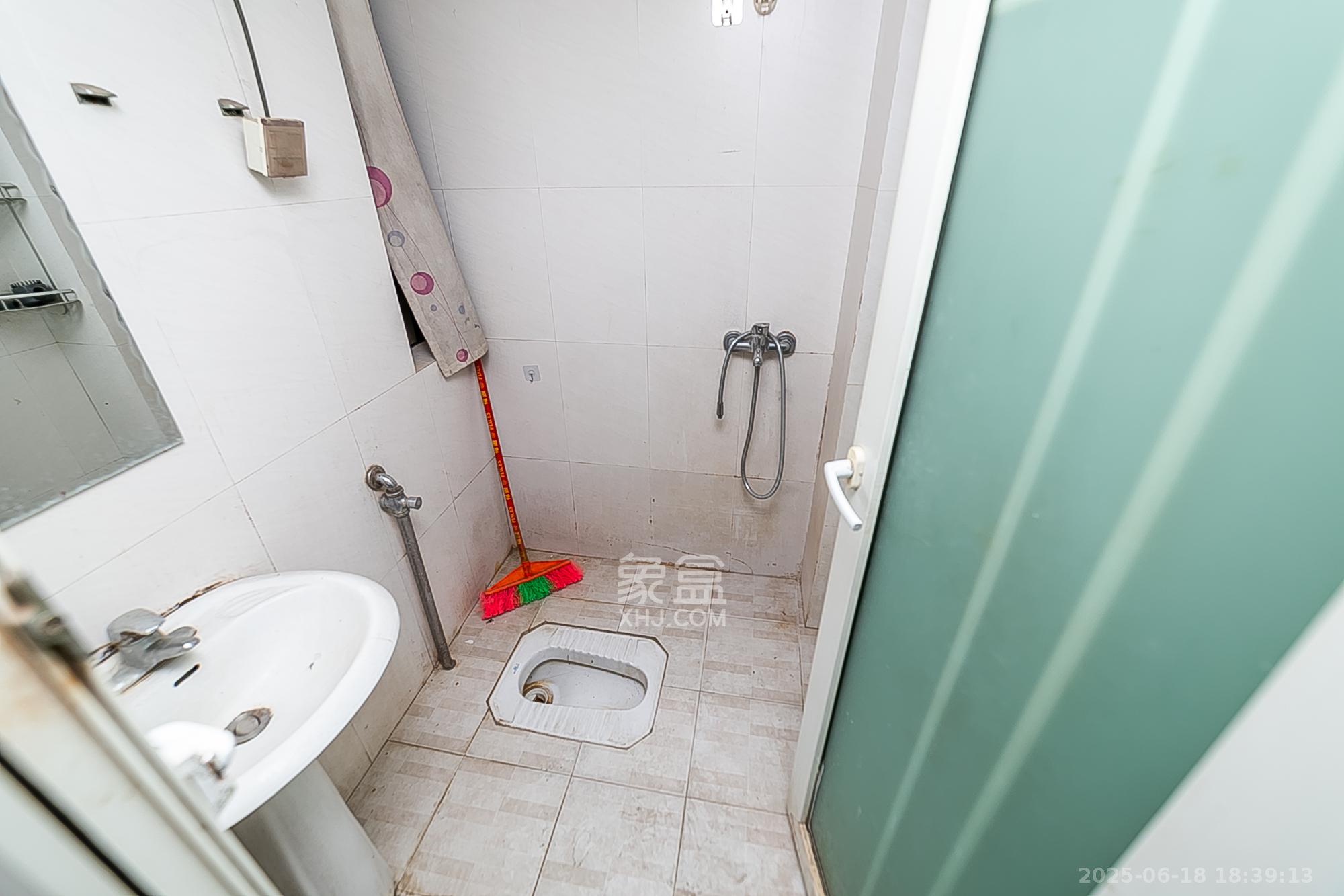 中江国际花城  3室2厅1卫    118.0万 中江国际花城  3室2厅1卫    118.0万卫生间